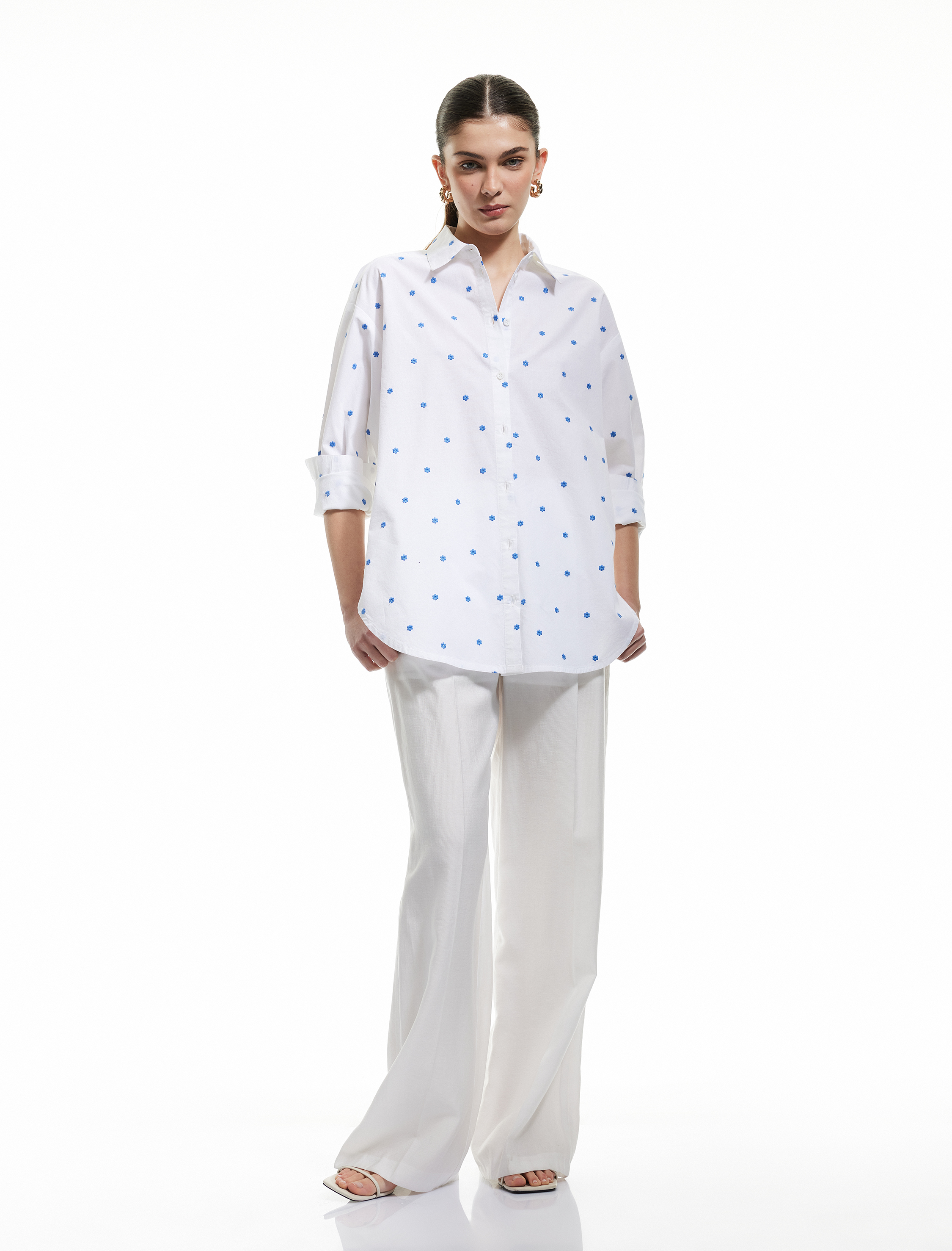   Pamuklu Uzun Kollu Kalp Nakış Detaylı Oversize Gömlek