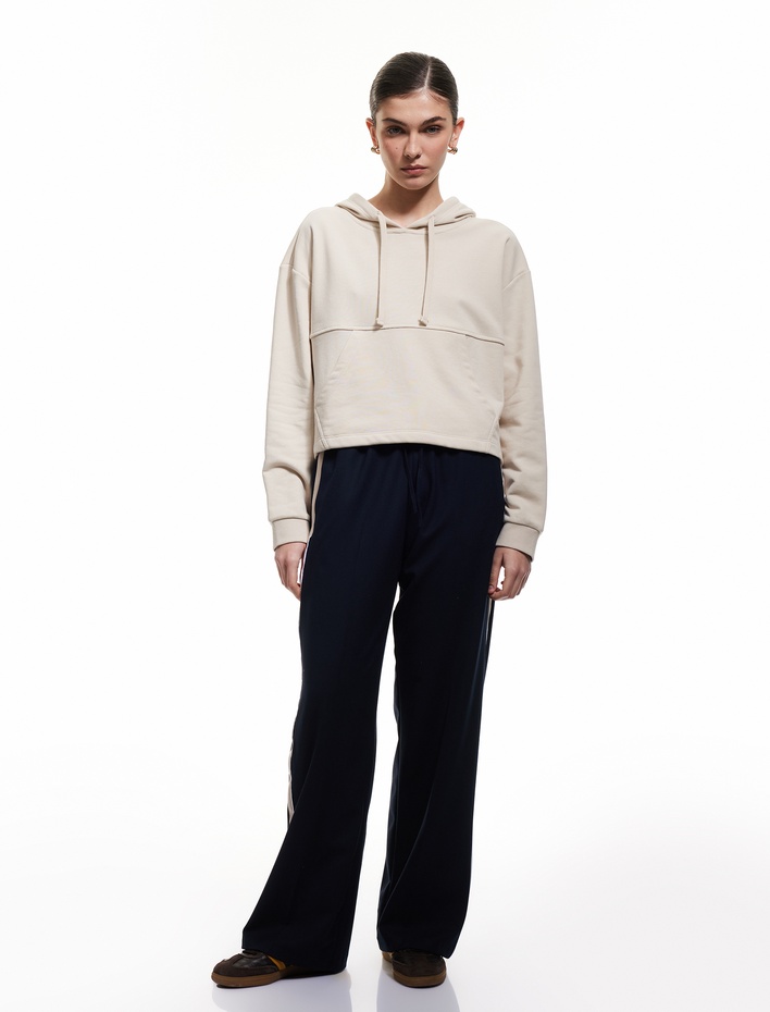  Üç İplik Cepli Uzun Kollu Kapüşonlu Sweatshirt