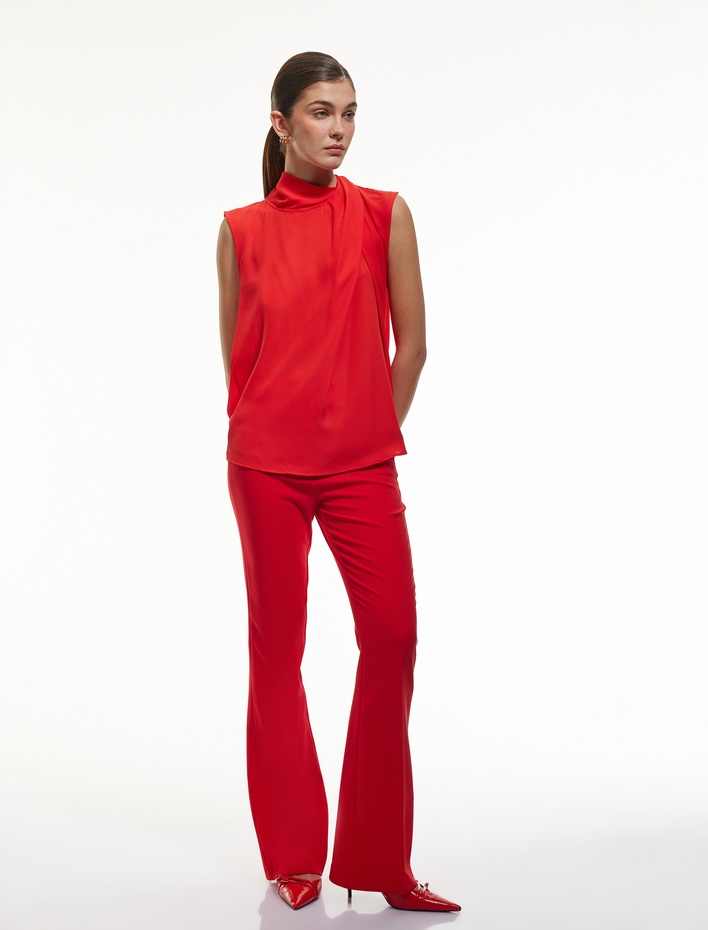  Düğmeli Asimetrik Dik Yaka Kolsuz Krep Bluz