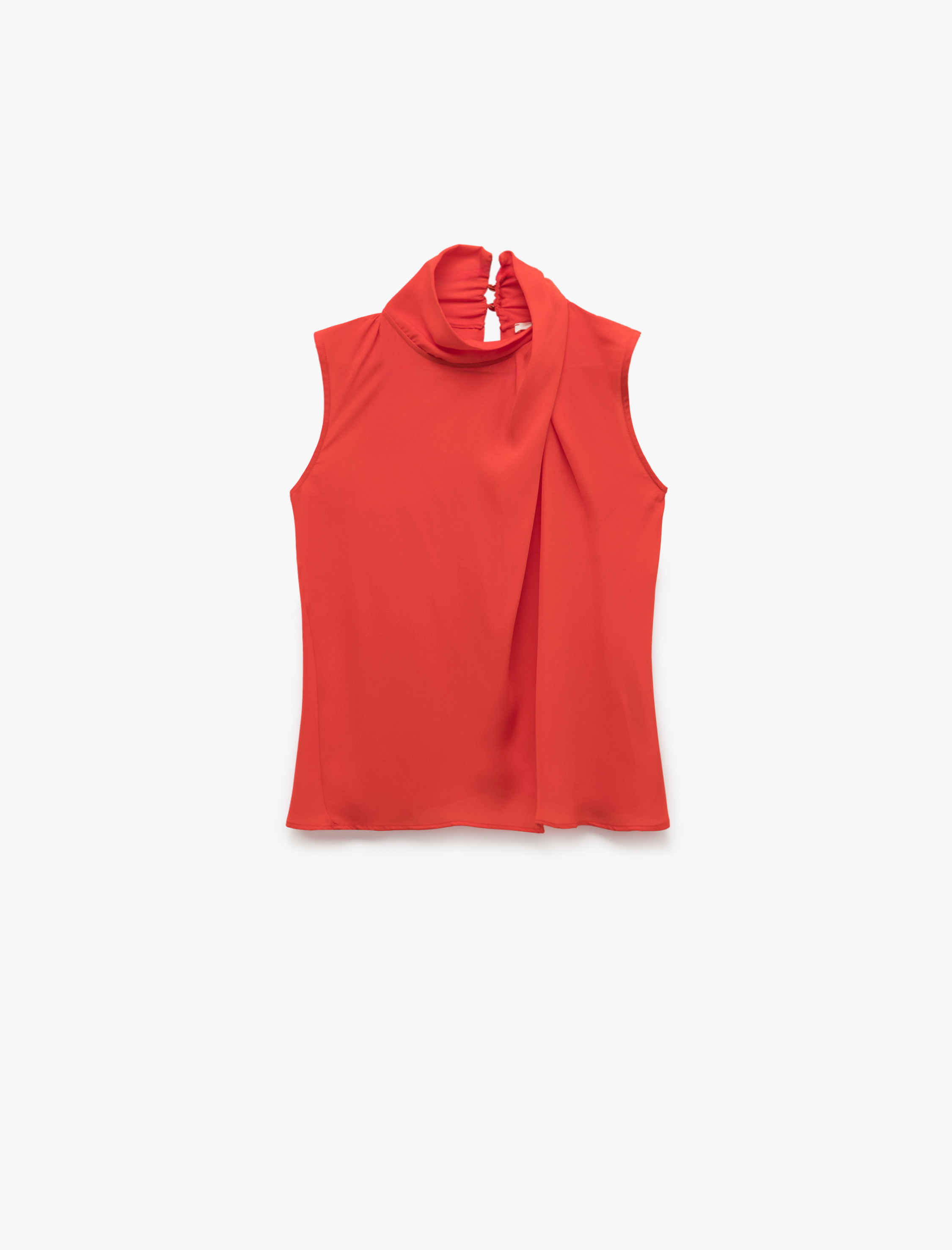 Düğmeli Asimetrik Dik Yaka Kolsuz Krep Bluz