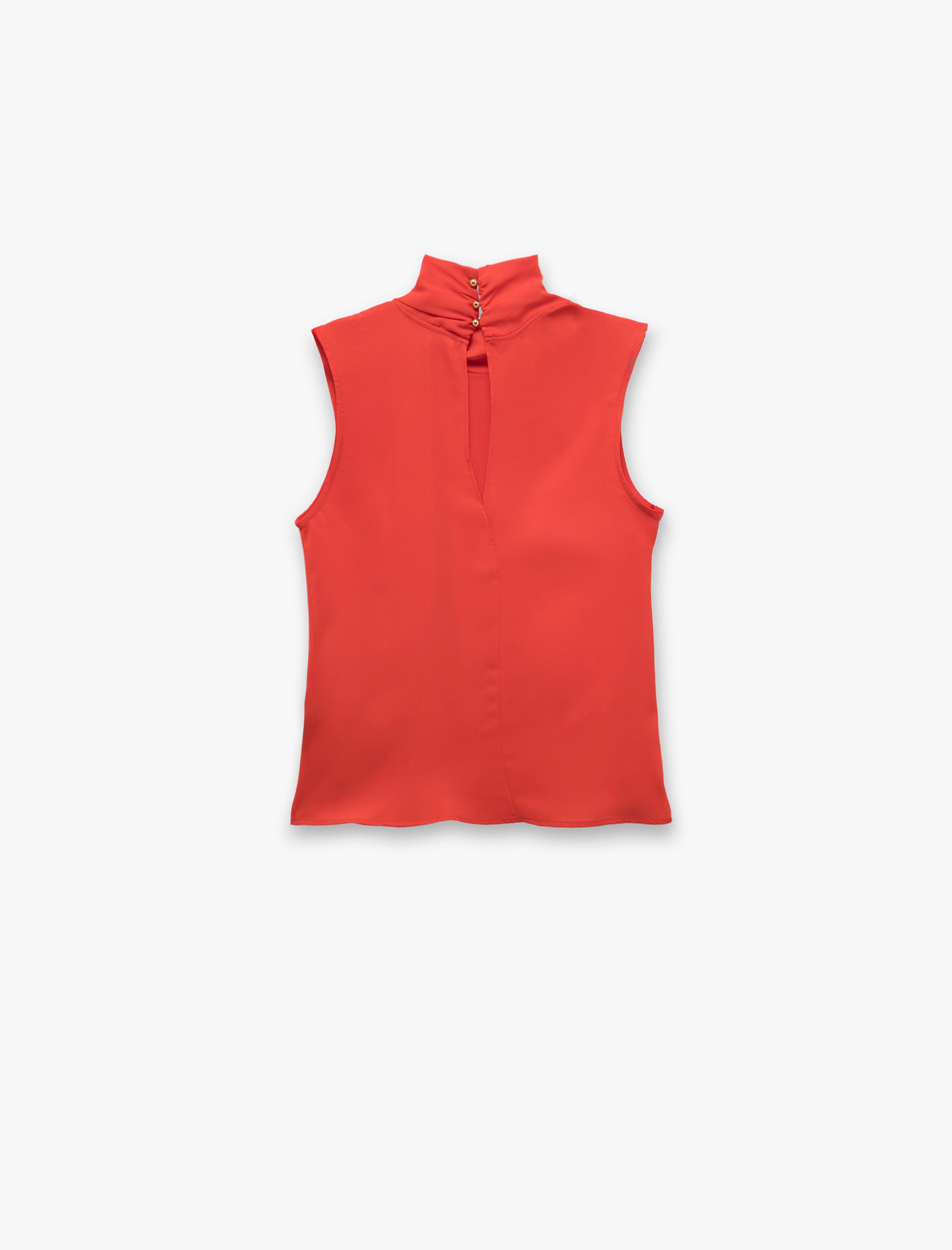 Düğmeli Asimetrik Dik Yaka Kolsuz Krep Bluz