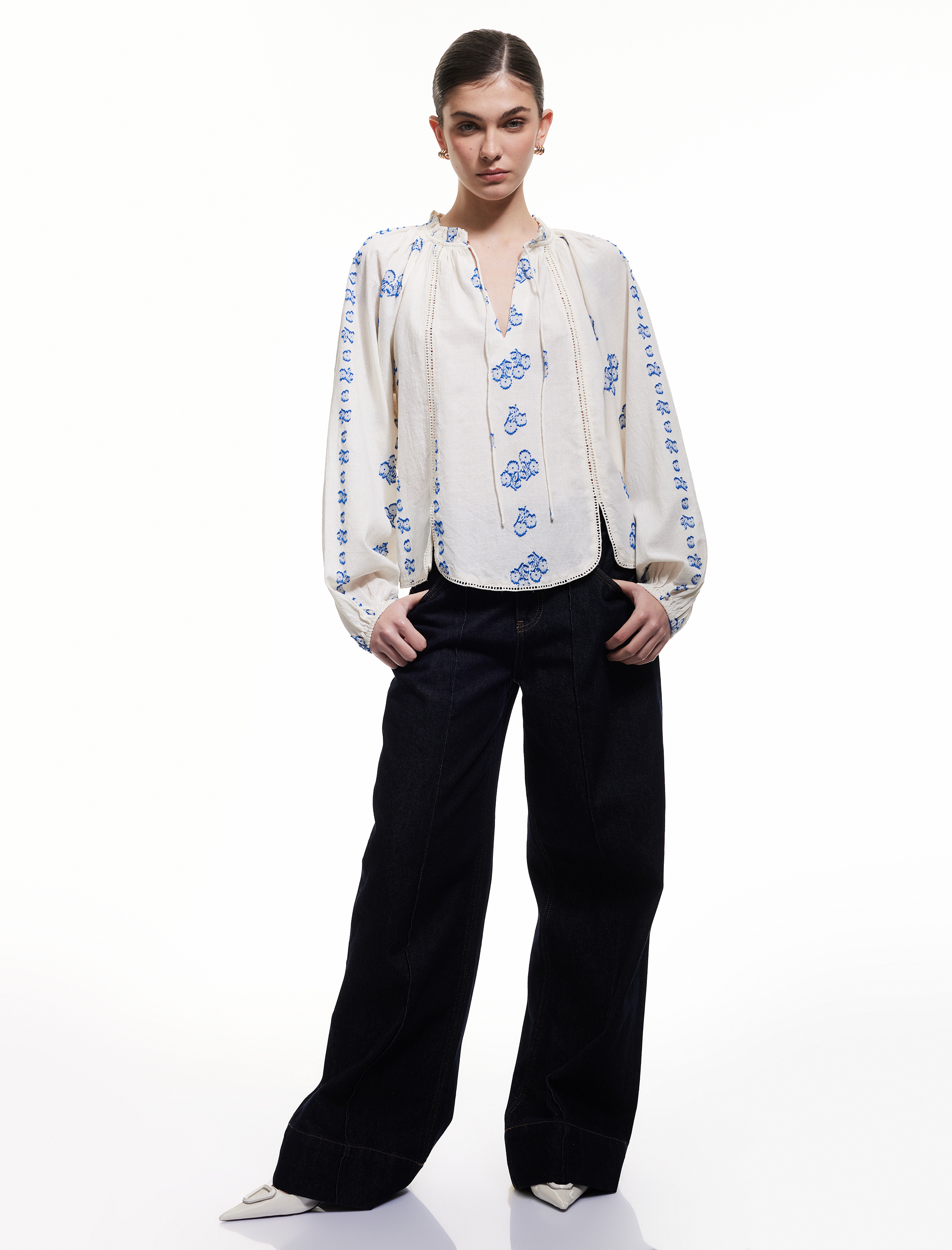 Pamuklu Bağlamalı Yaka Uzun Balon Kollu Fistolu Çiçekli Bluz