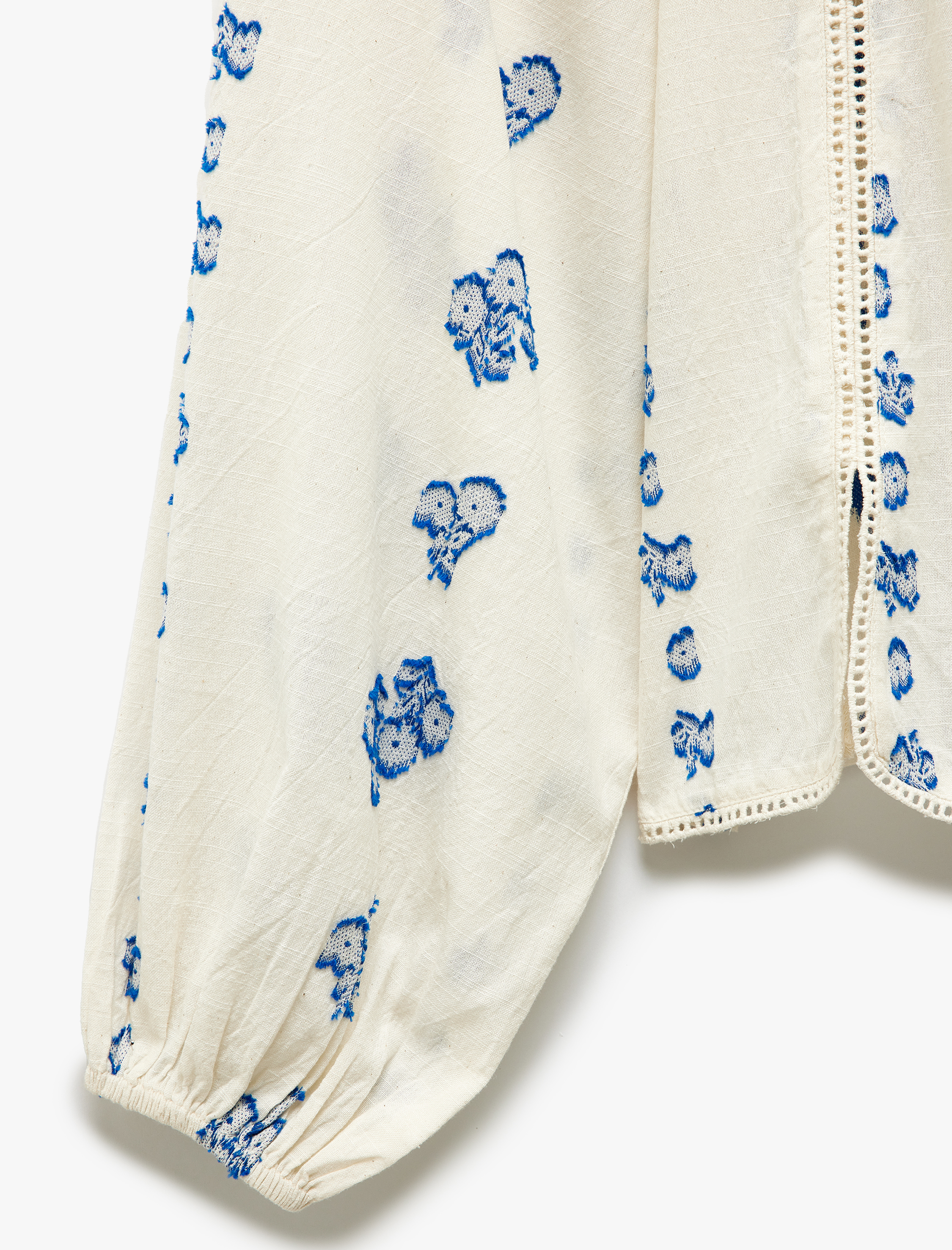 Pamuklu Bağlamalı Yaka Uzun Balon Kollu Fistolu Çiçekli Bluz