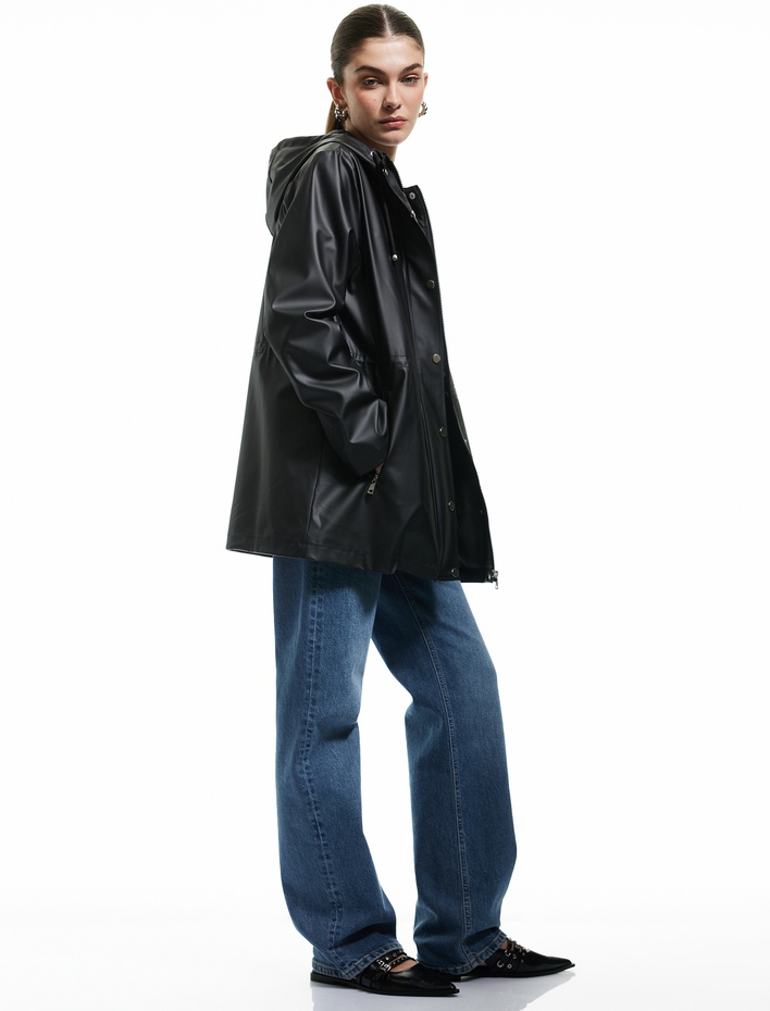  Bağlama Detaylı Fermuarlı Cepli Kapüşonlu Suni Deri Yağmurluk