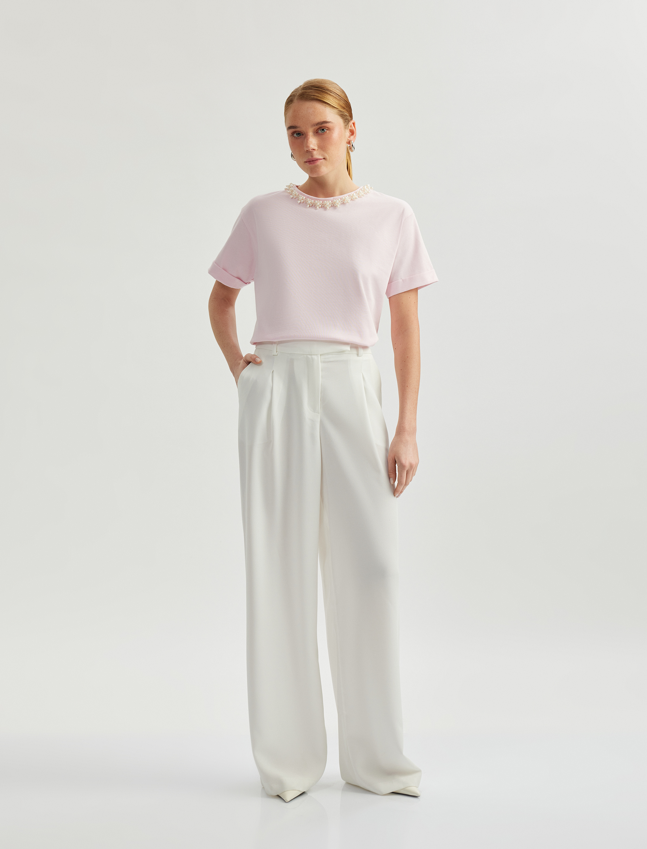   Rahat Kalıp Pamuklu İnci Detaylı Kısa Kollu Bisiklet Yaka Tişört