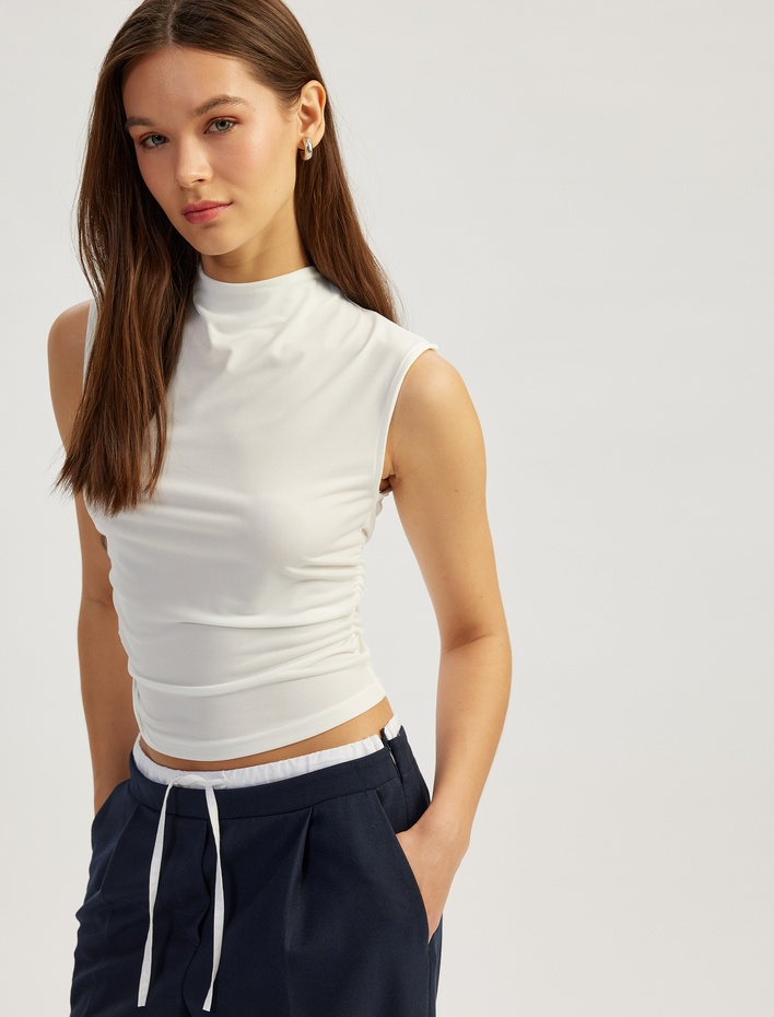  Drapeli Dik Yaka Kolsuz Crop Slim Fit Üst