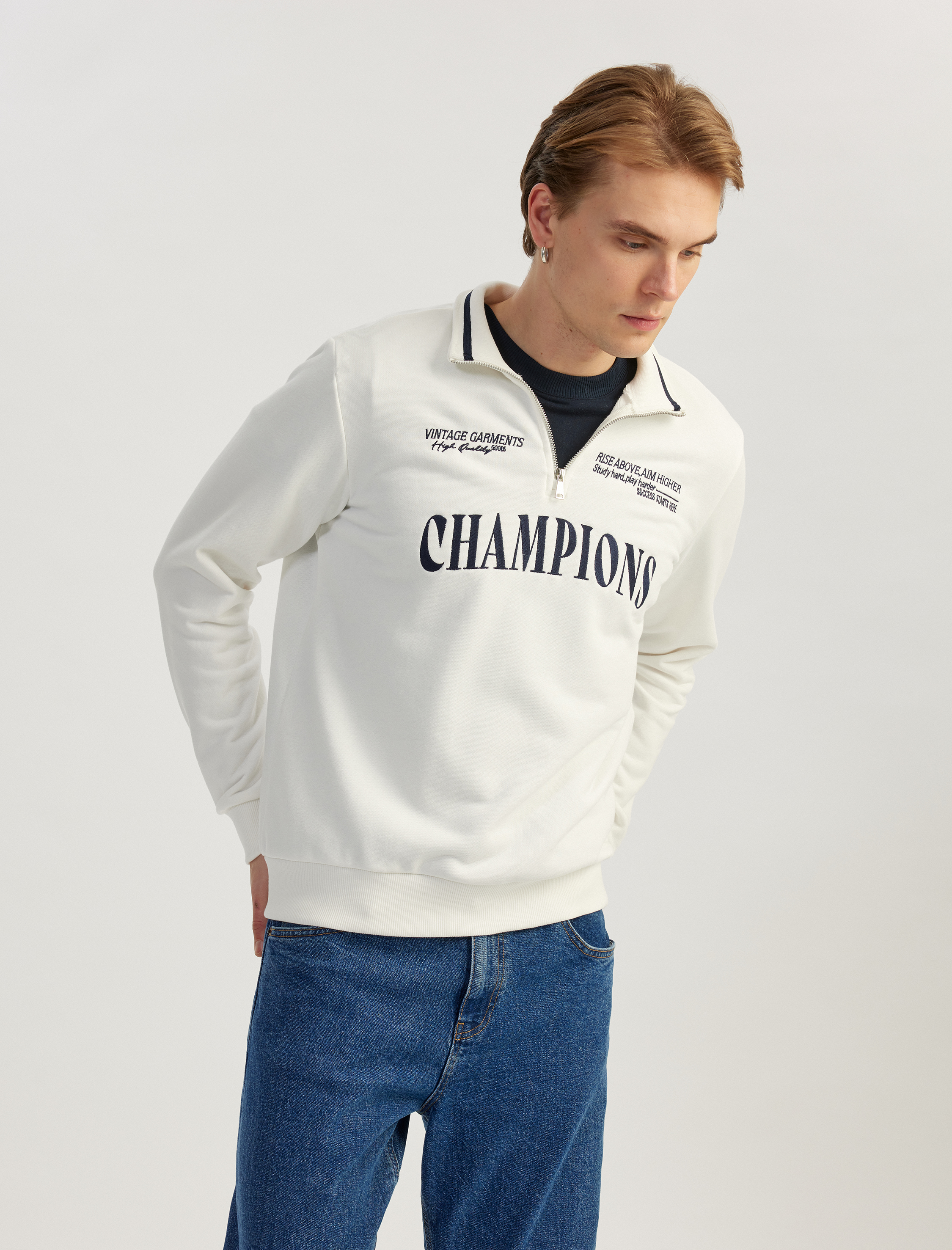 Koton Erkek Yarım Fermuarlı İşlemeli Uzun Kollu Sweatshirt -1