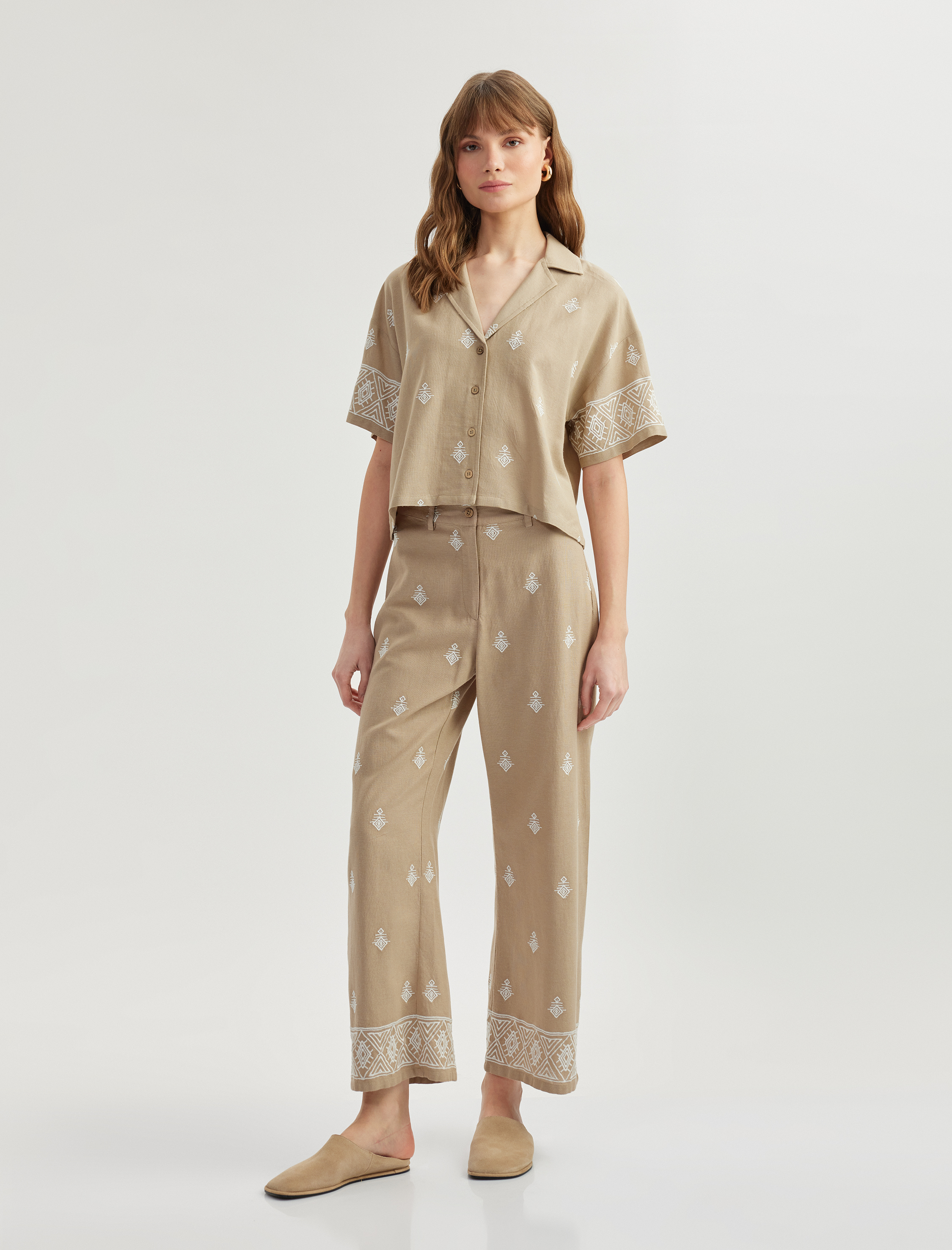   Viskon Etnik Desenli İşlemeli Kısa Kollu Oversize Crop Gömlek