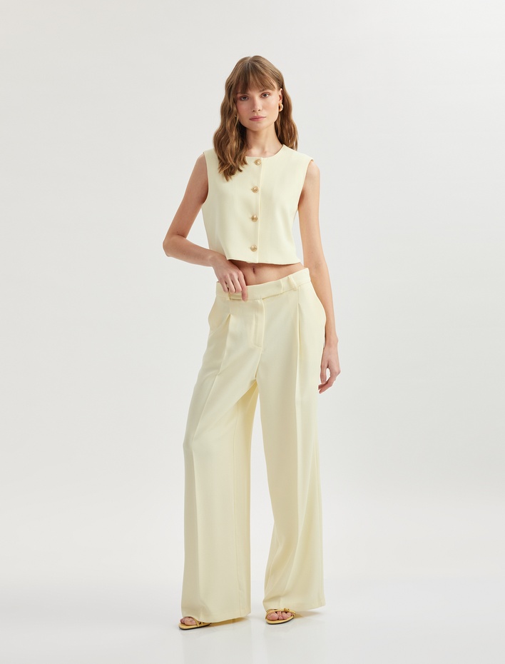  Krep Kumaş U Yaka Kolsuz Düğmeli Crop Yelek