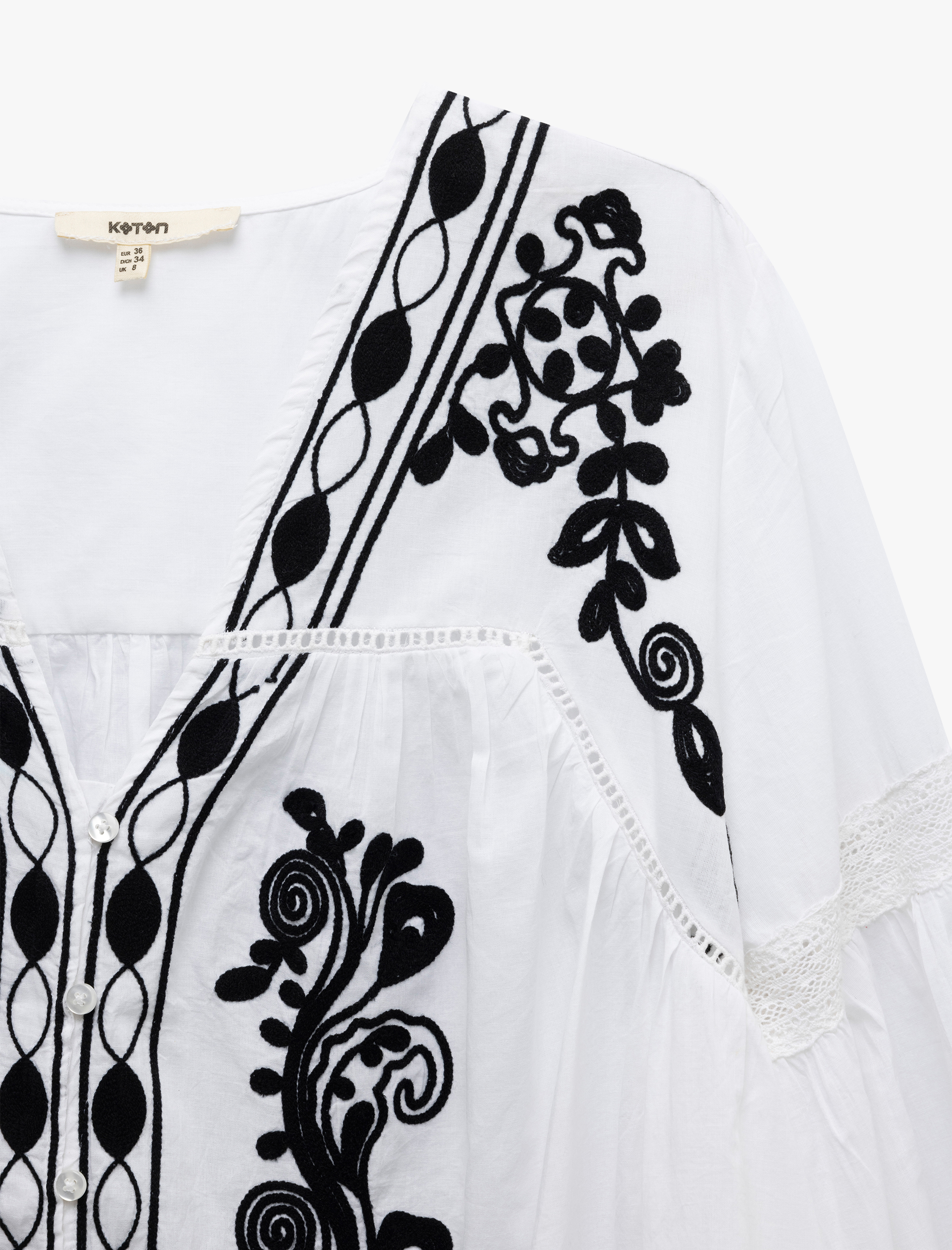   Pamuklu Çiçekli İşlemeli V Yaka Uzun Balon Kollu Fistolu Bluz