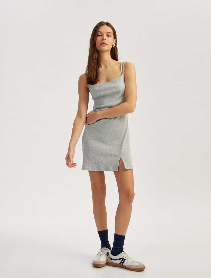  Yırtmaç Detaylı İnce Askılı Viskon Karışımlı Bodycon Mini Elbise