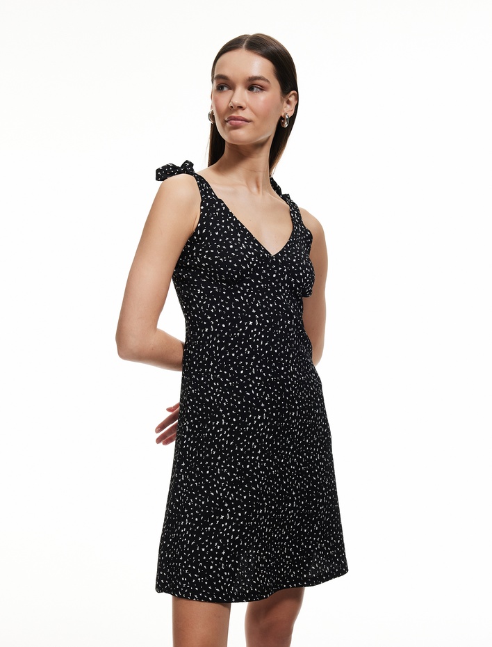  Askılı Fiyonk Detaylı V Yaka Çiçekli Mini Elbise Bürümcük