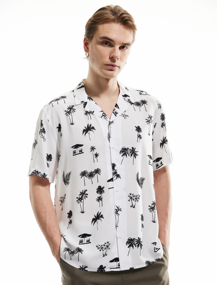  Kısa Kollu Devrik Yaka Regular Fit Viskon Palmiye Desenli Gömlek