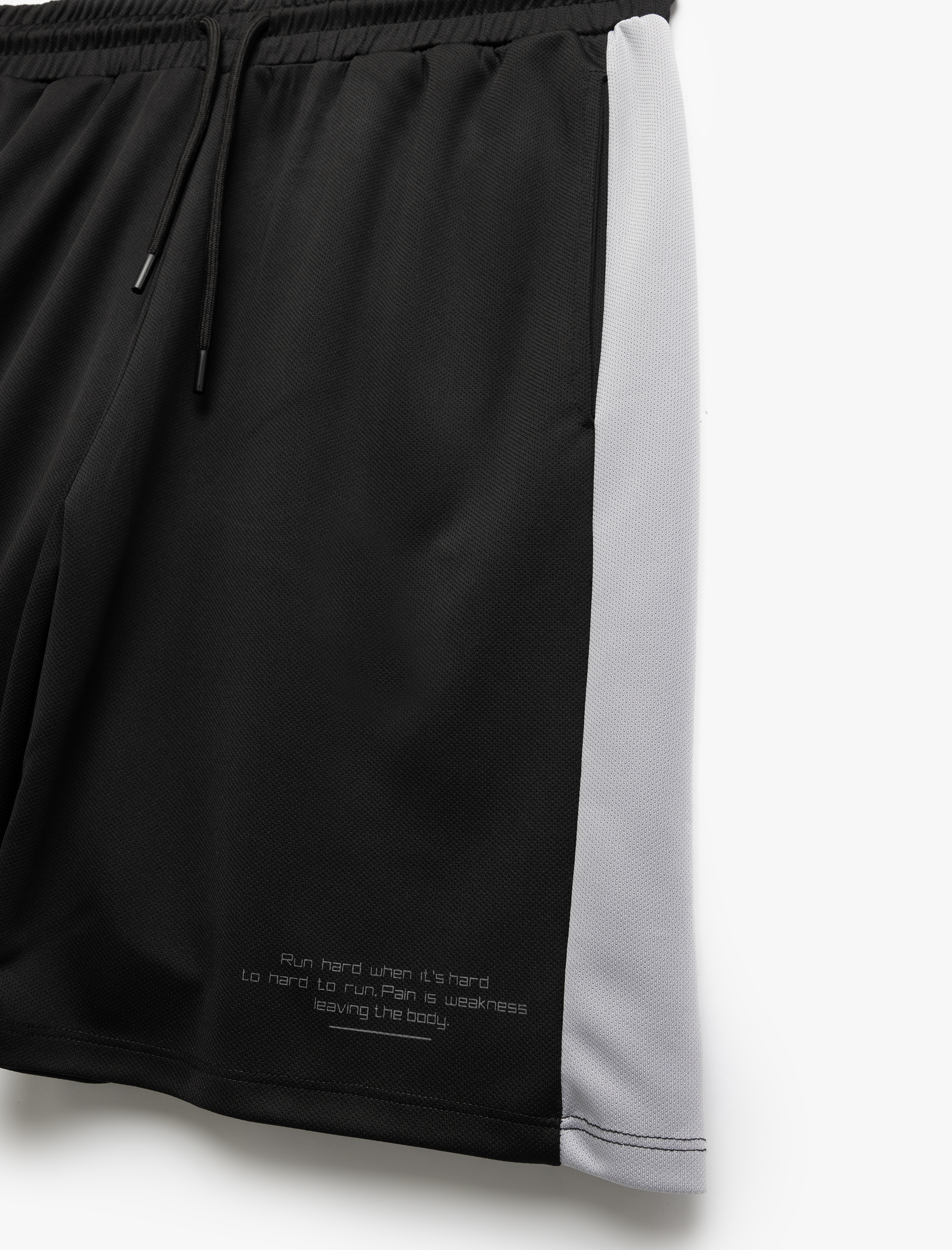   Baskılı Cepli Beli Bağcıklı Renk Bloklu Bermuda Spor Şort