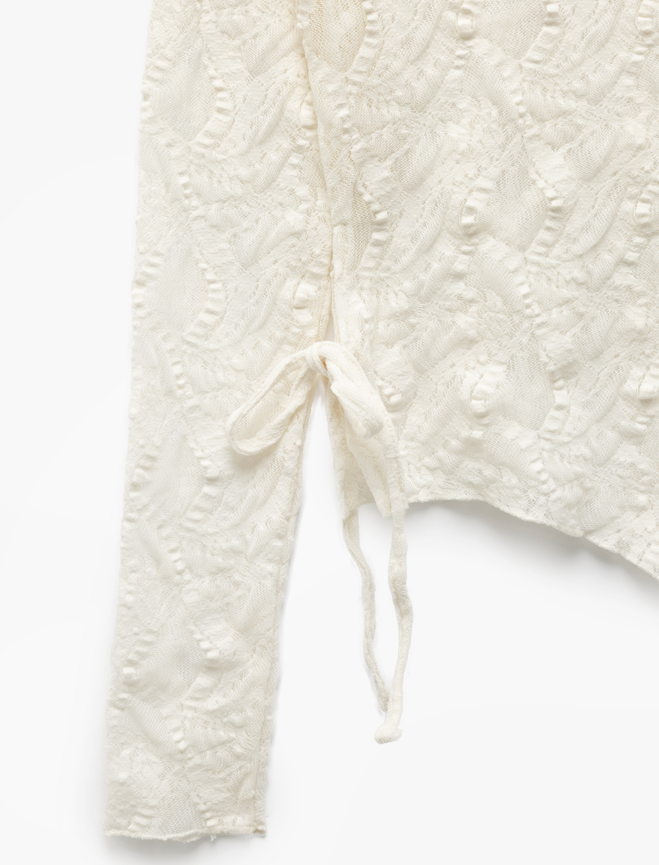   Dik Yaka Asimetrik Bağlama Detaylı Uzun Kollu Dantelli Dokulu Bluz