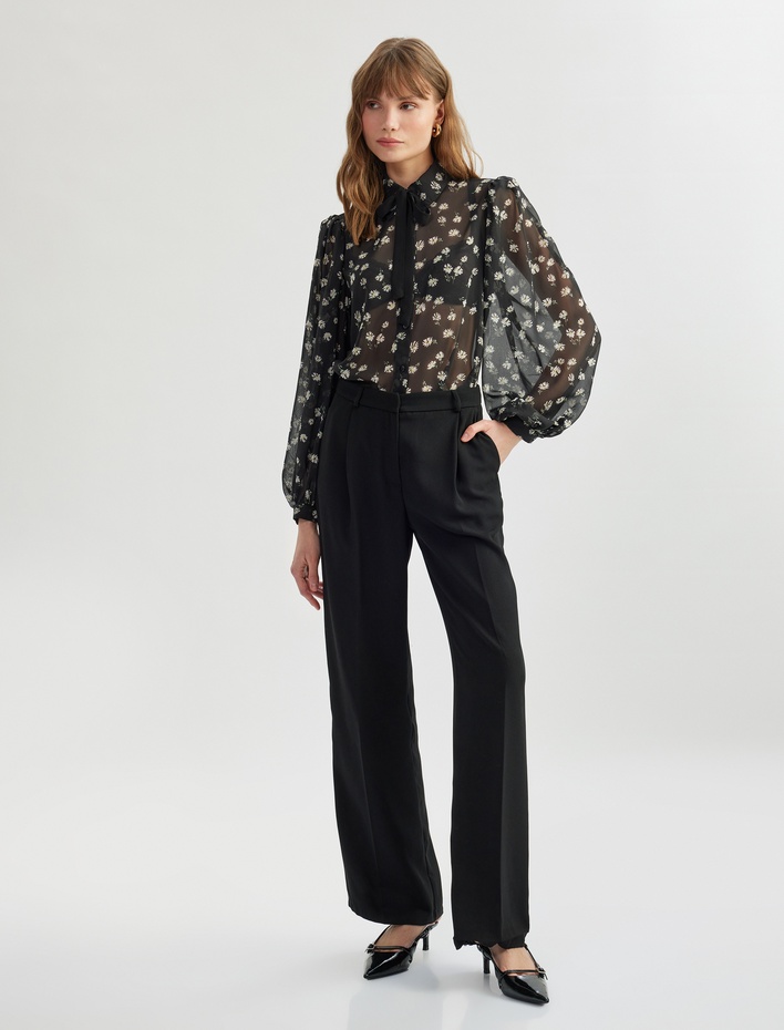  Yarı Transparan Uzun Balon Kollu Bağlama Detaylı Çiçekli Şifon Gömlek