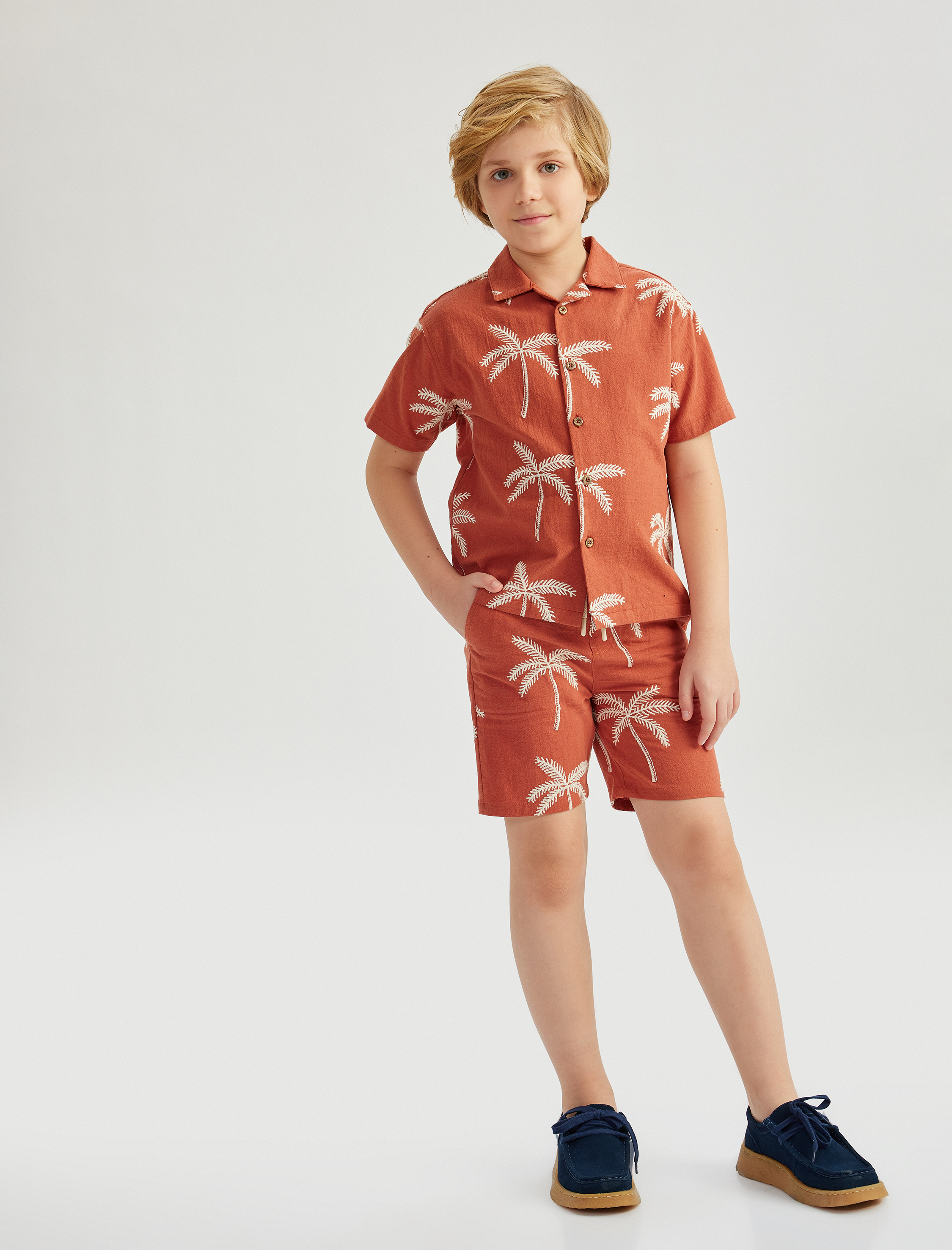  Erkek Çocuk Palmiye Nakış Detaylı Beli Bağlamalı Cepli Pamuklu Şort