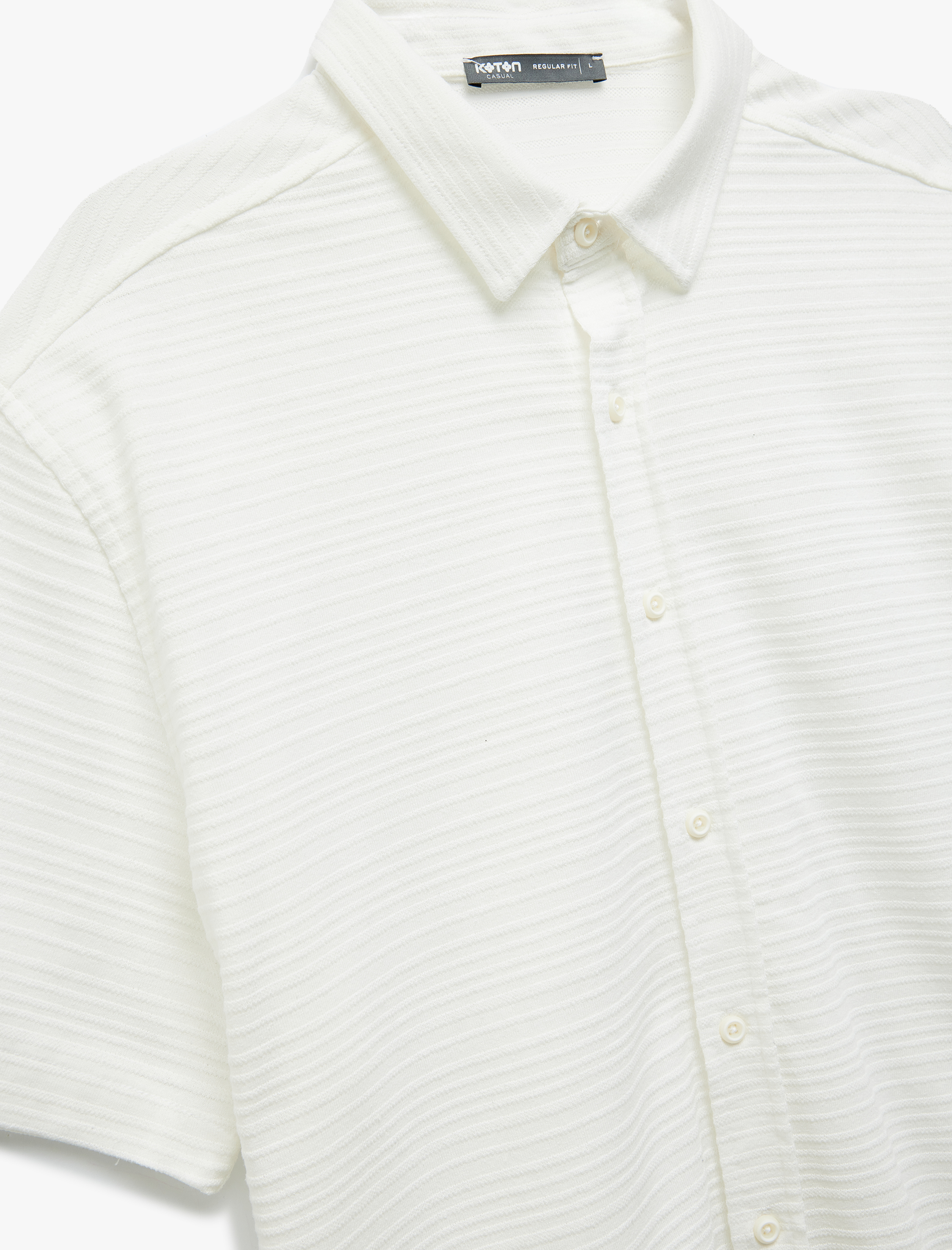   Düğmeli Yaka Dokulu Regular Fit Klasik Kısa Kollu Gömlek