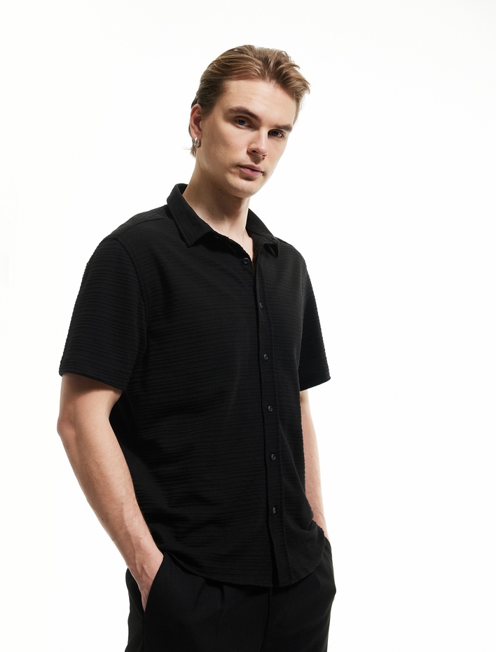  Düğmeli Yaka Dokulu Regular Fit Klasik Kısa Kollu Gömlek