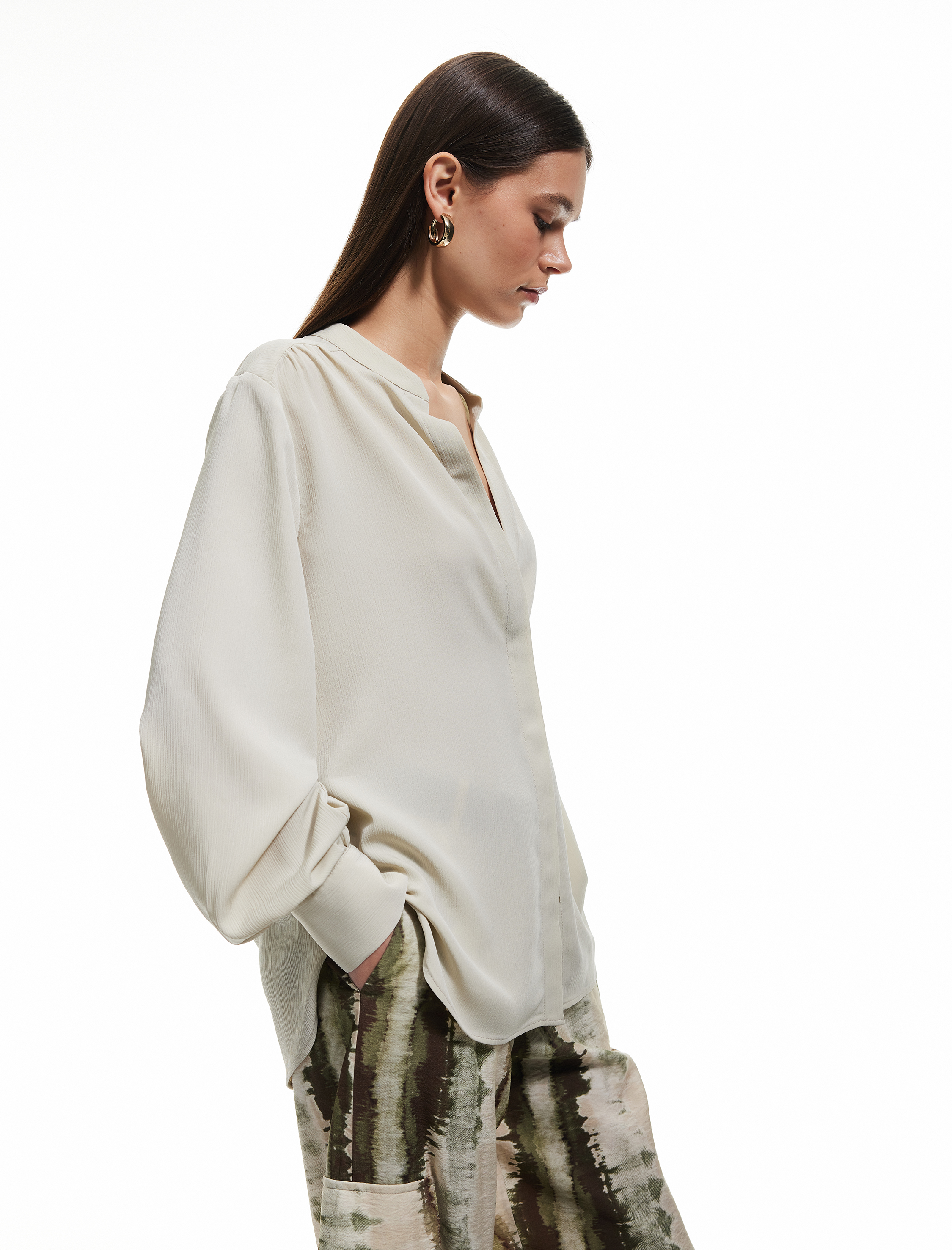 Düğmeli Hakim Yaka Uzun Kollu Saten Gömlek