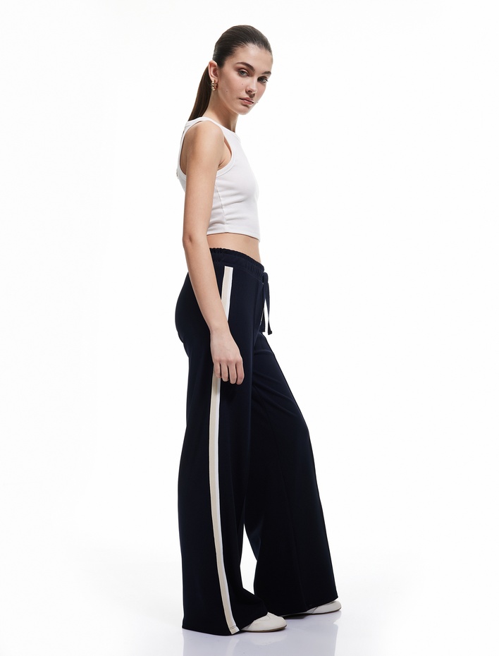  Şerit Detaylı Nervürlü Bol Paça Eşofman Pantolon