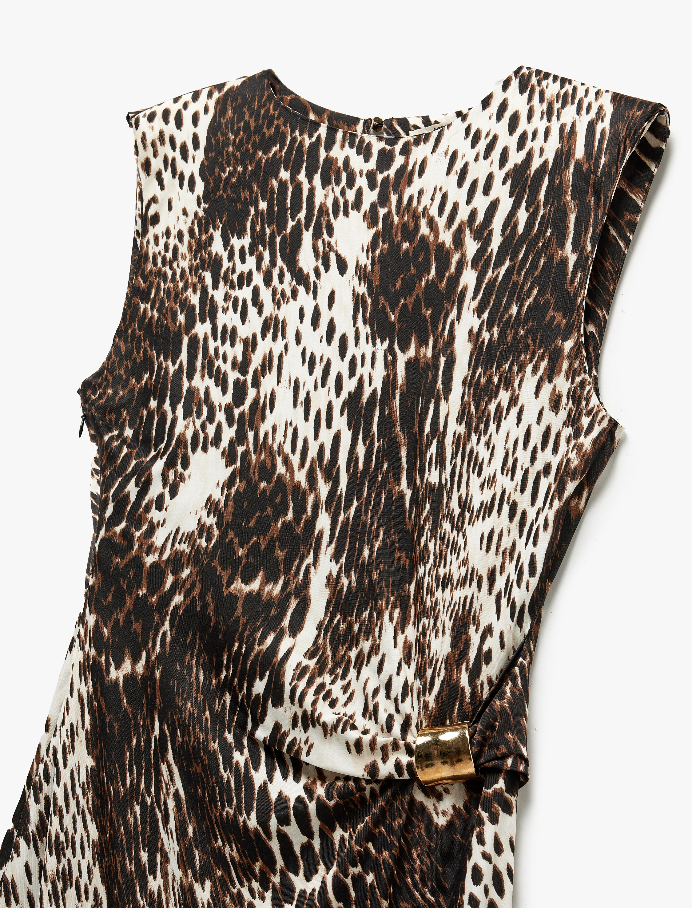   Aksesuar Detaylı Kolsuz U Yaka Yırtmaçlı Uzun Saten Leopar Desenli Elbise