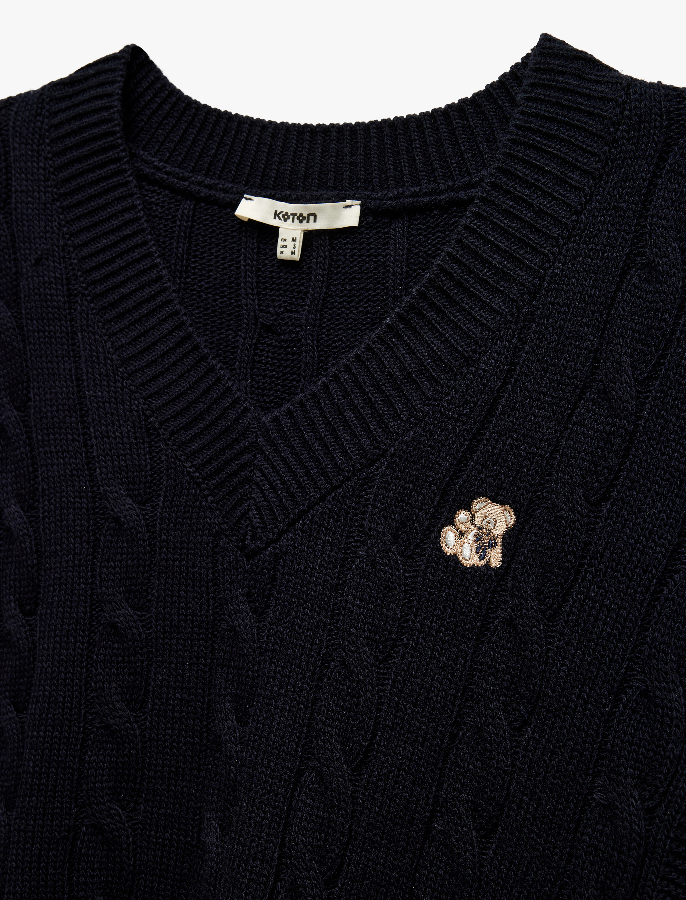   Ayıcık Nakış Detaylı Kolsuz V Yaka Saç Örgü Süveter