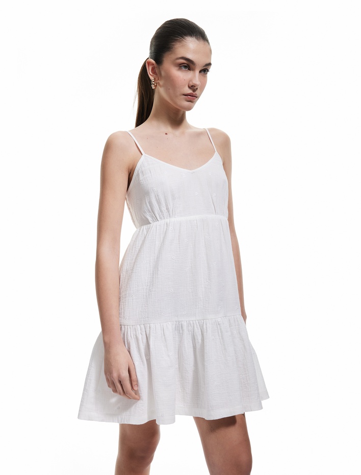  Pamuklu Katmanlı Brodeli Fistolu Askılı Mini Elbise