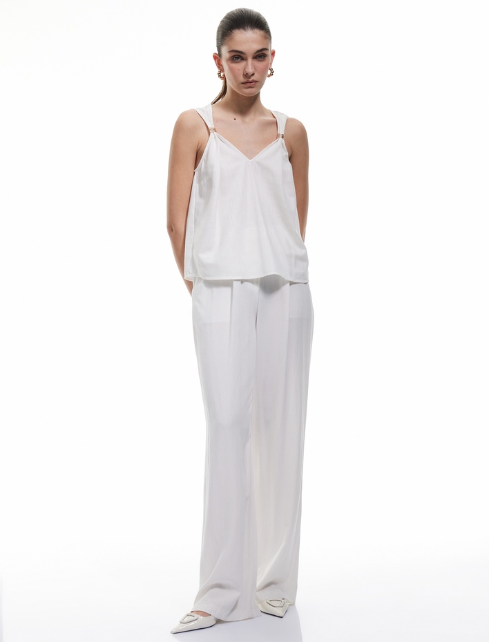  Metal Aksesuarlı Viskon Karışımlı Askılı Bluz