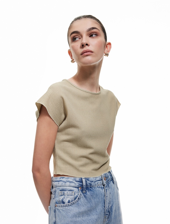  Dokulu Kap Kol Bisiklet Yaka Crop Tişört