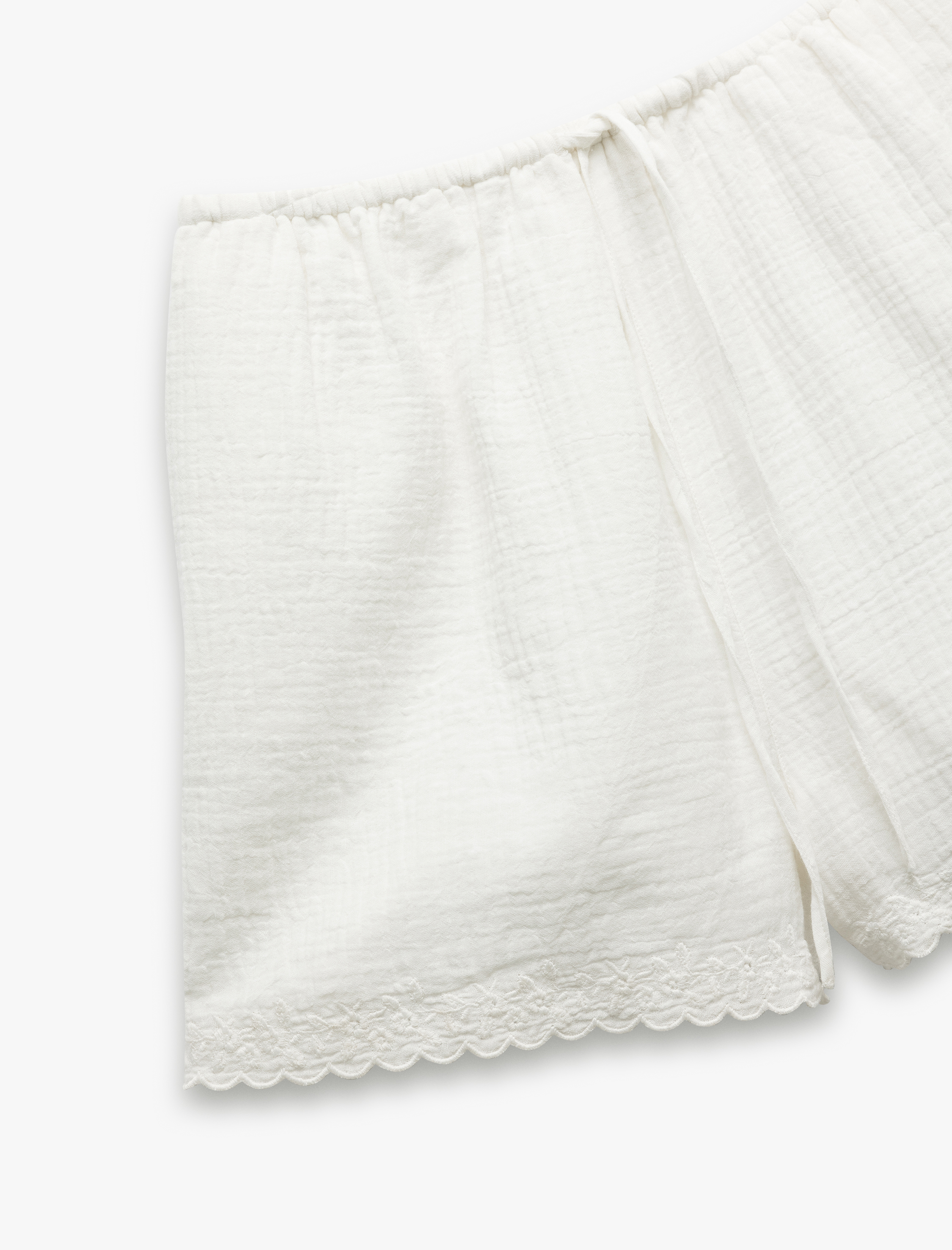   Bol Kesim Pamuklu Beli Bağlamalı Fistolu Brodeli Mini Müslin Şort