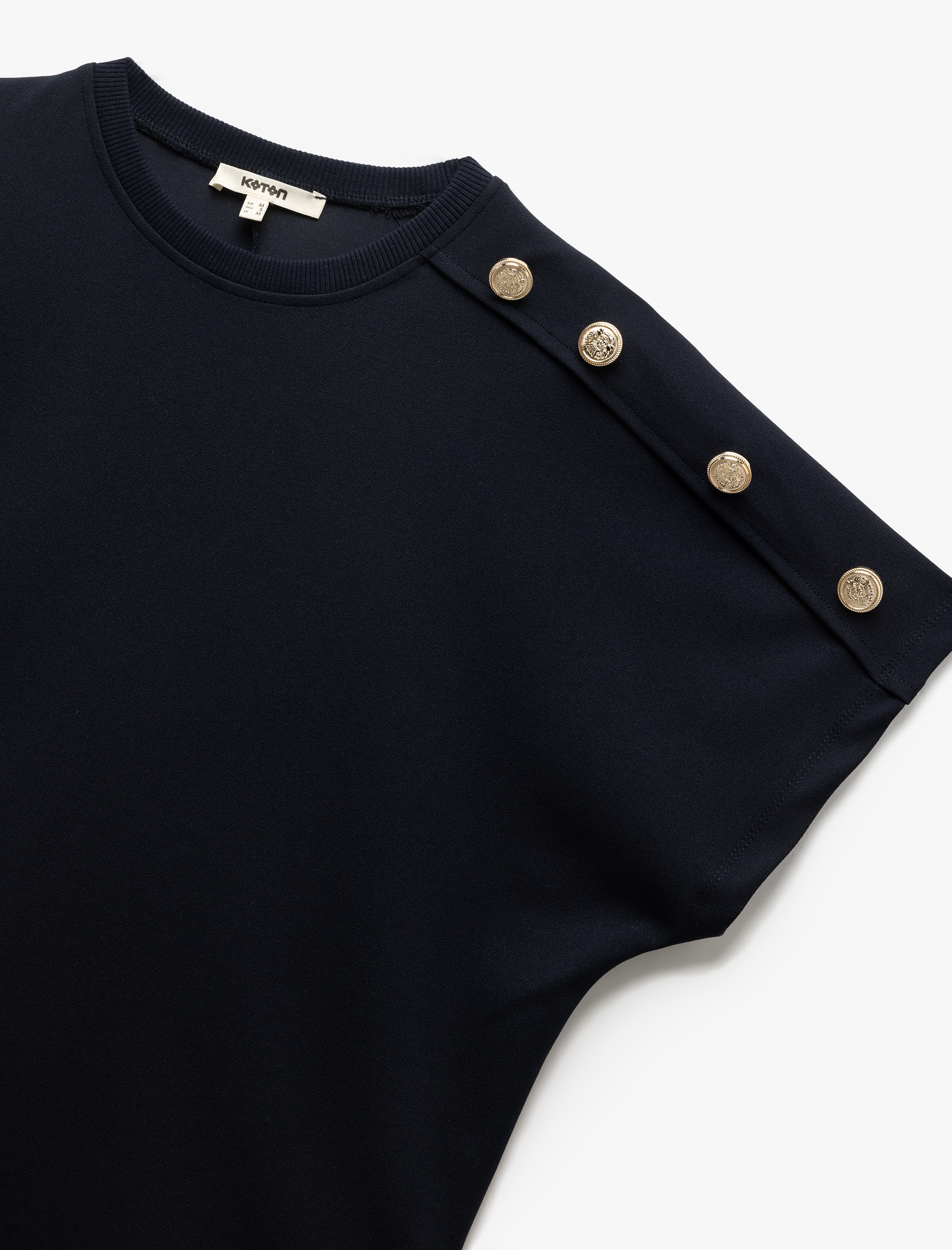   Bisiklet Yaka Düğme Detaylı Yarasa Kol Tişört