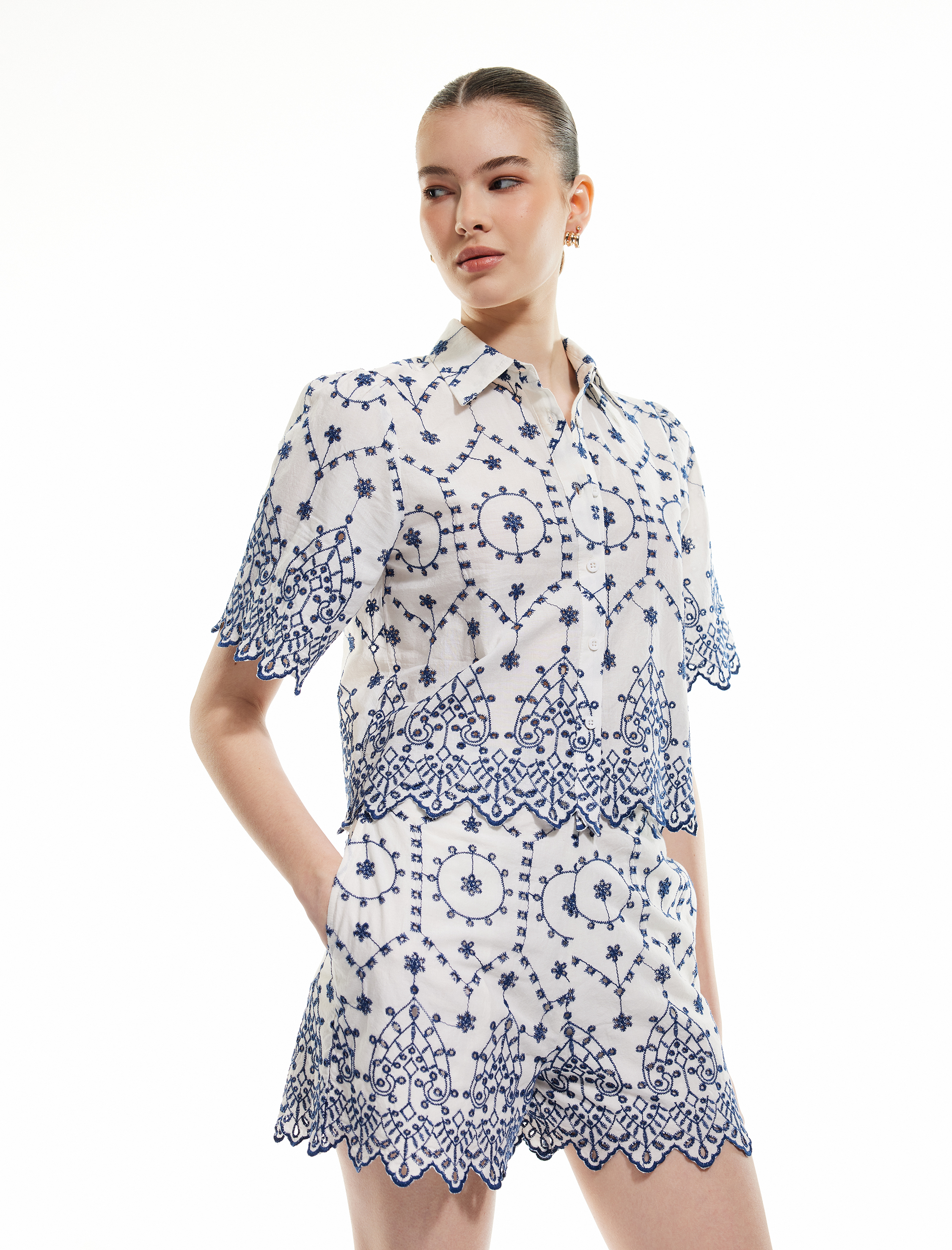   Pamuklu Cepli Fistolu Brodeli Mini Şort