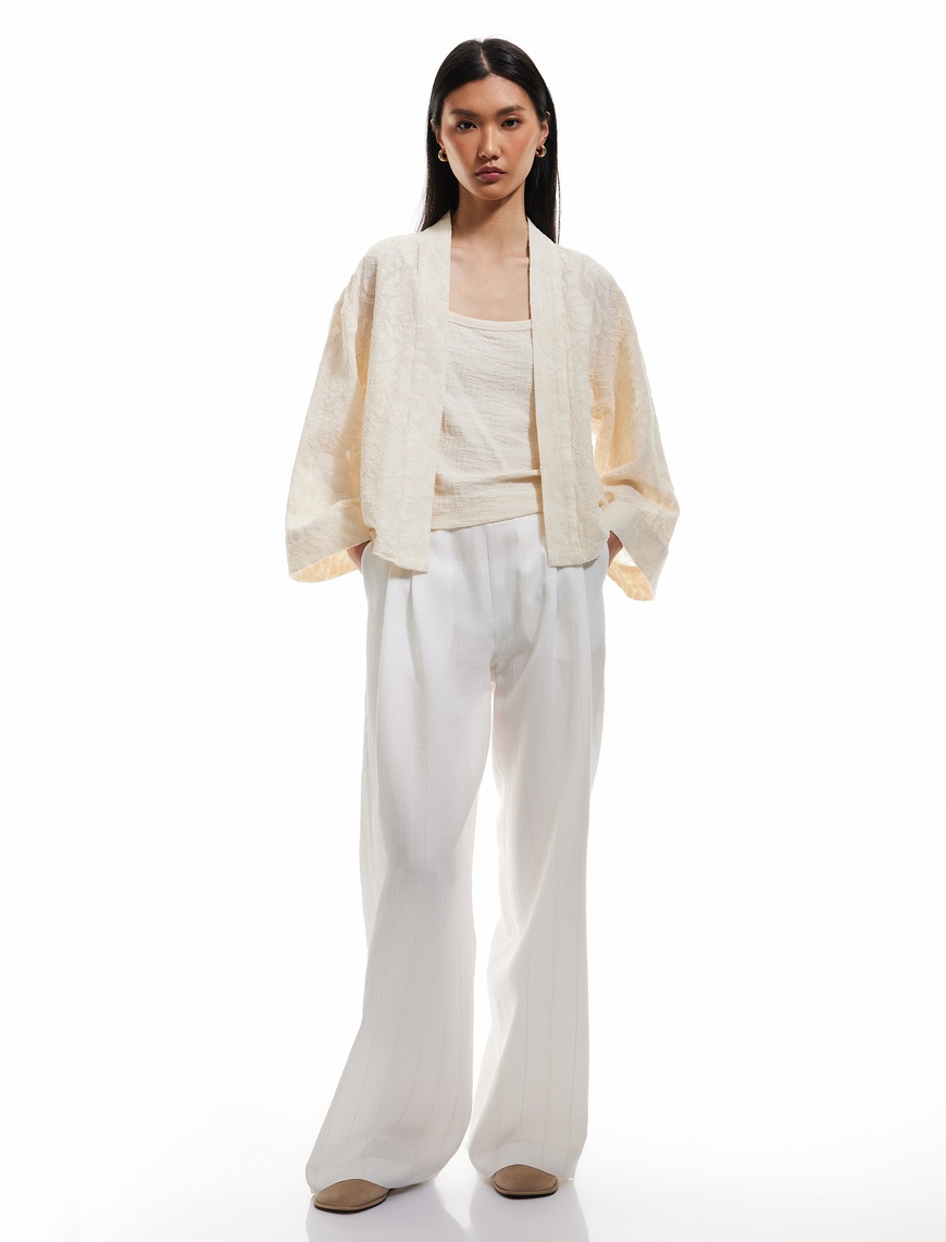   Pamuklu Uzun Geniş Kollu Floral Dokulu Nakışlı Kısa Kimono Ceket