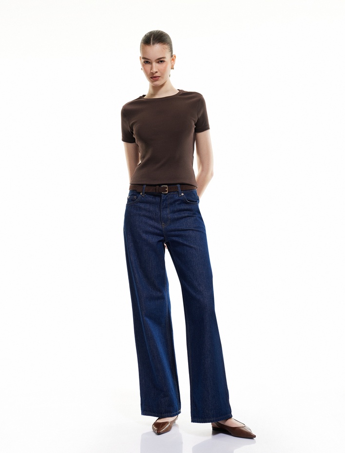  Slim Fit Pamuklu Kısa Kollu Bisiklet Yaka Basic Tişört