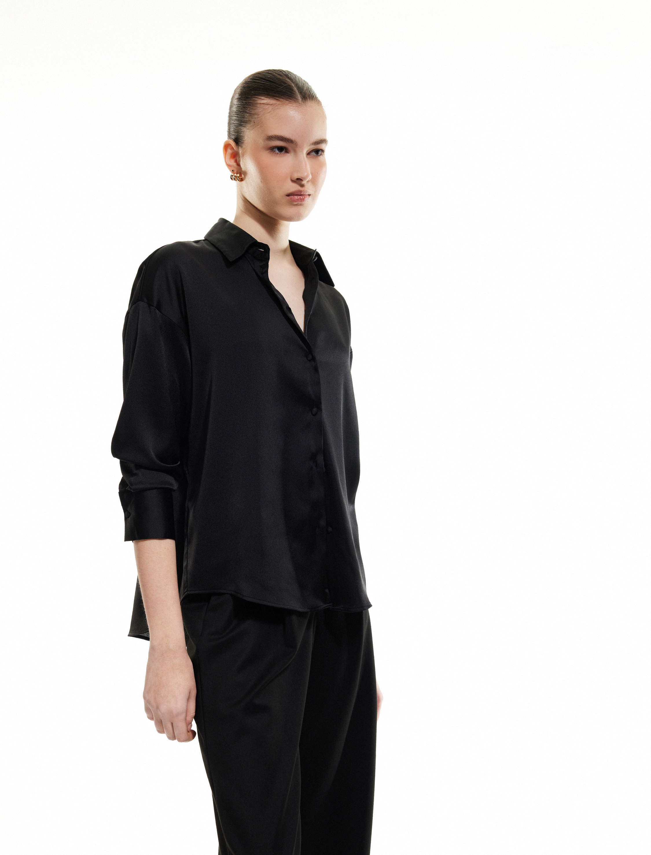   Düğmeli Uzun Kollu Klasik Yaka Saten Gömlek