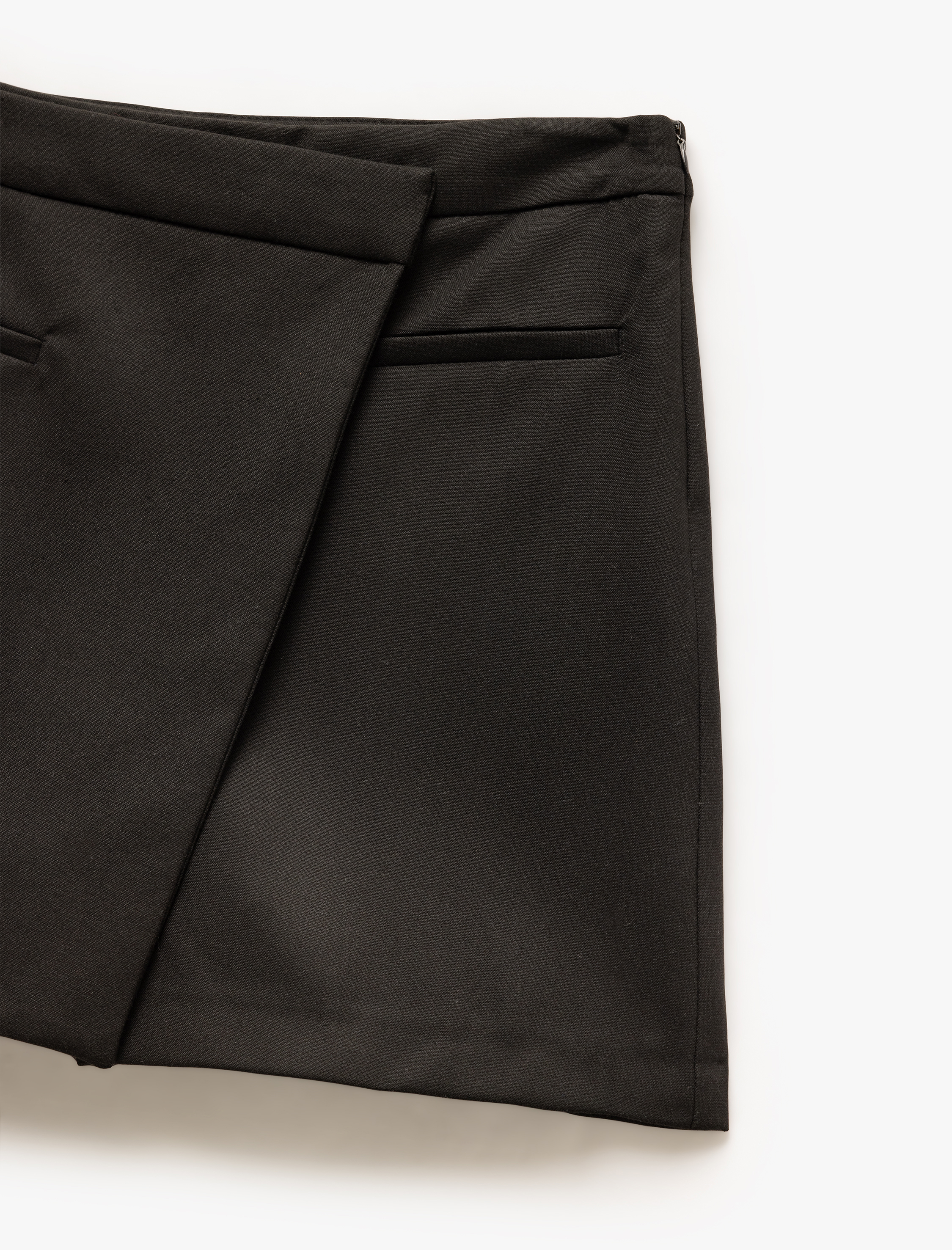   Regular Fit Asimetrik Kruvaze Krep Mini Şort Etek