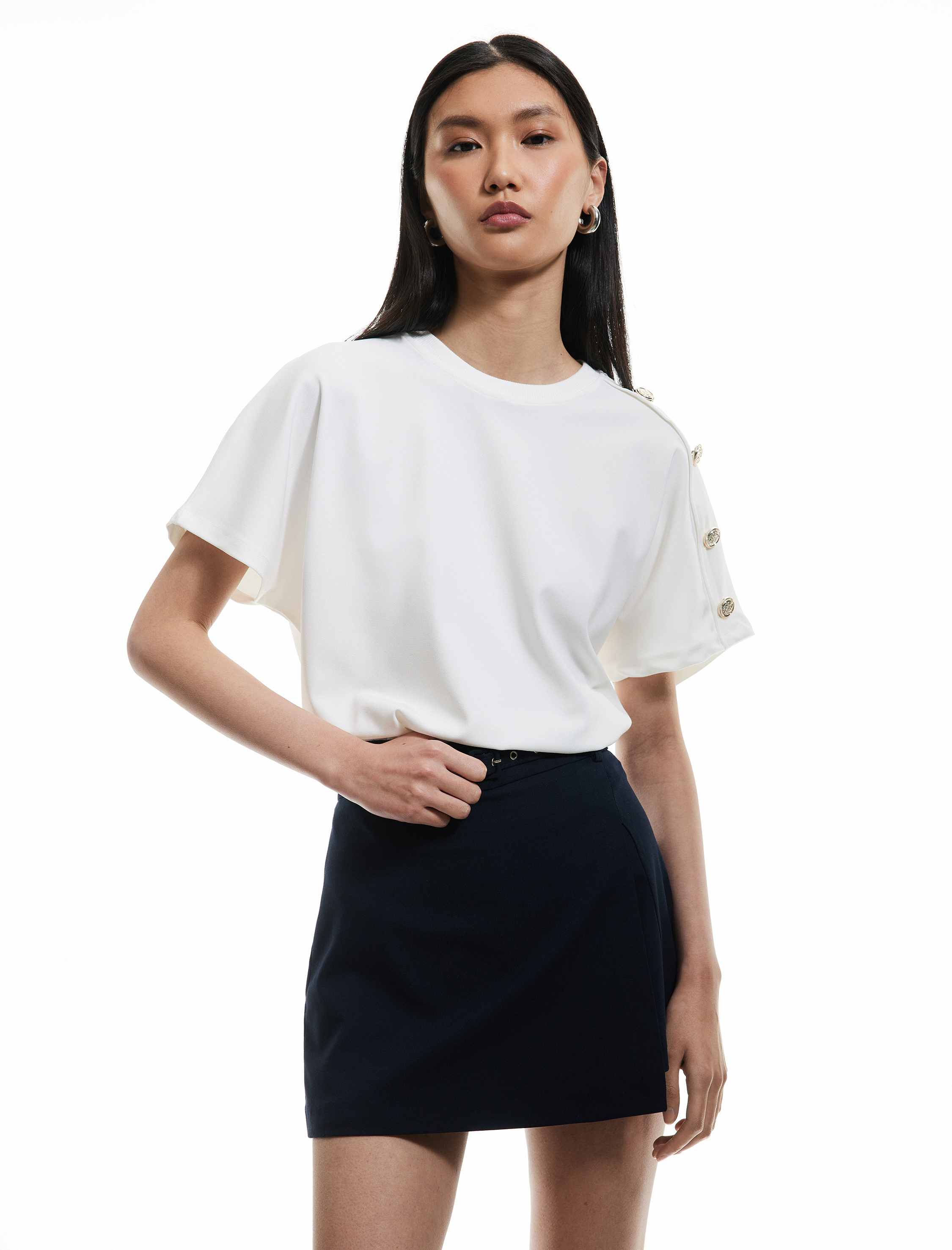   Bisiklet Yaka Düğme Detaylı Yarasa Kol Tişört