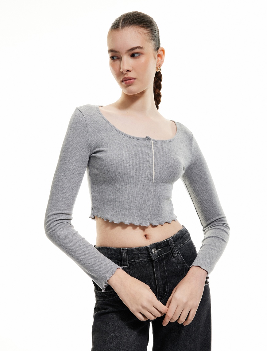   Çıt Çıt Düğmeli Yuvarlak Yaka Uzun Kollu Slim Fit Crop Tişört