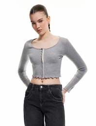 Çıt Çıt Düğmeli Yuvarlak Yaka Uzun Kollu Slim Fit Crop Tişört