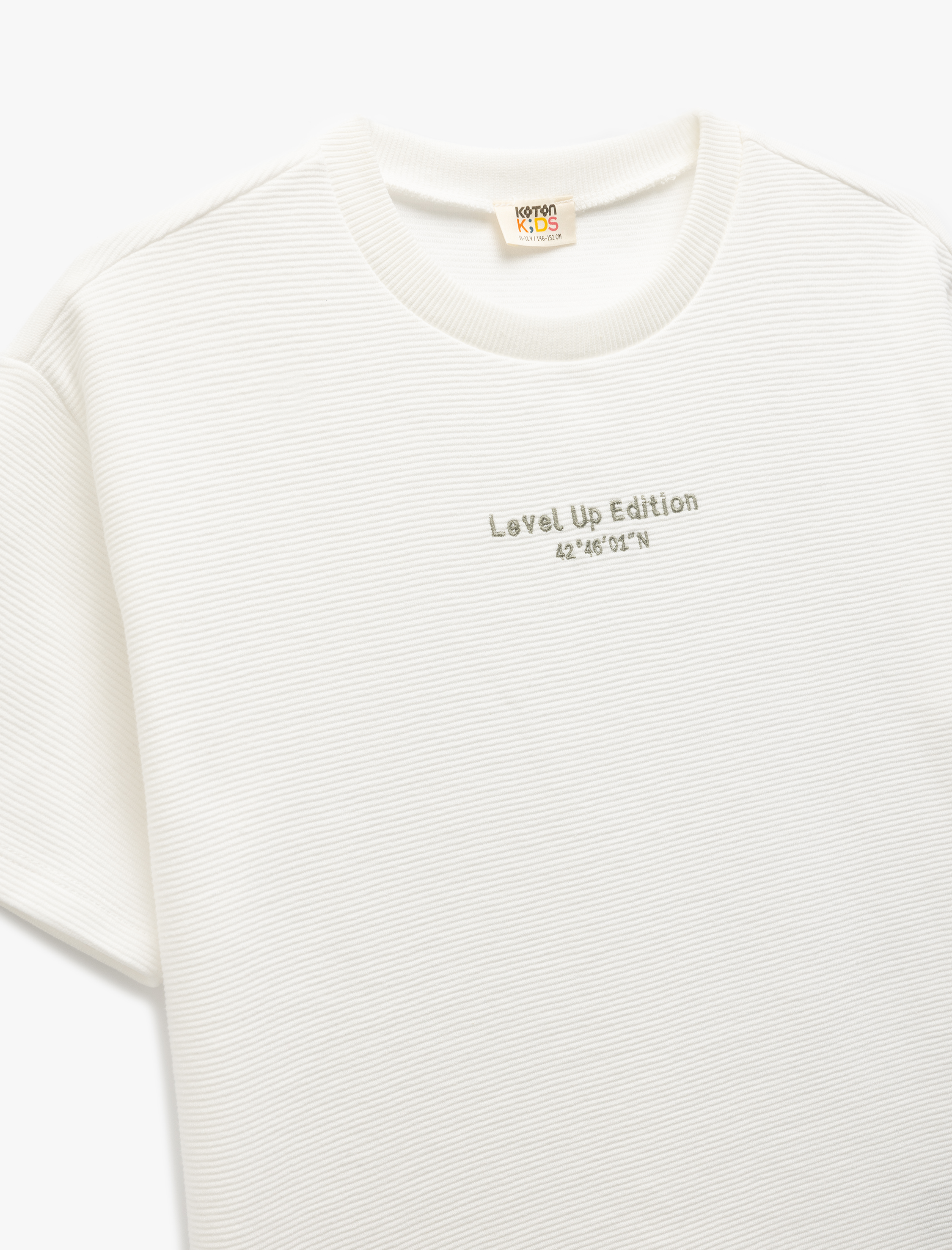  Erkek Çocuk Bisiklet Yaka Kısa Kollu Nakış Detaylı Tişört