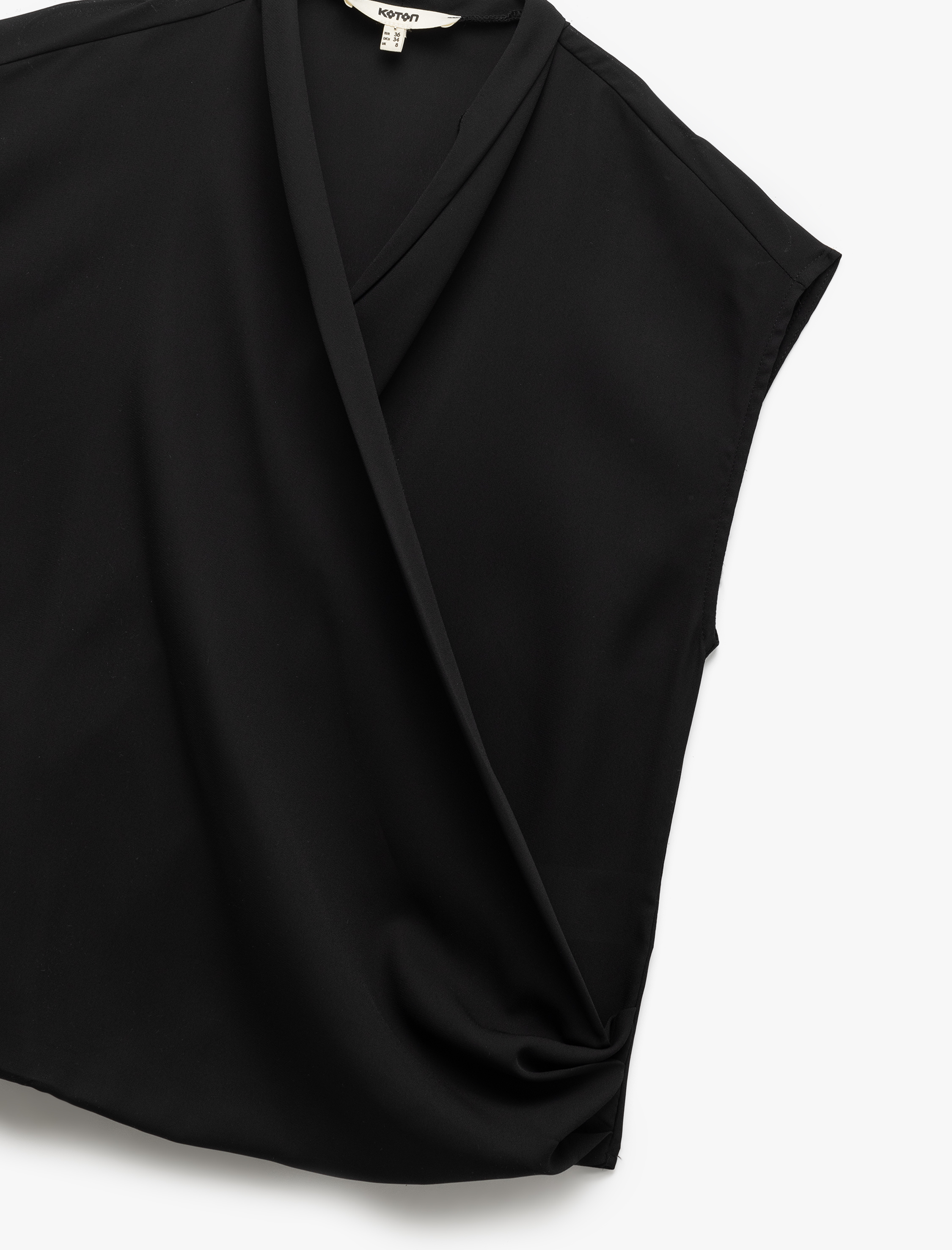   Krep Kumaş Drape Detaylı Kolsuz Kruvaze Bluz