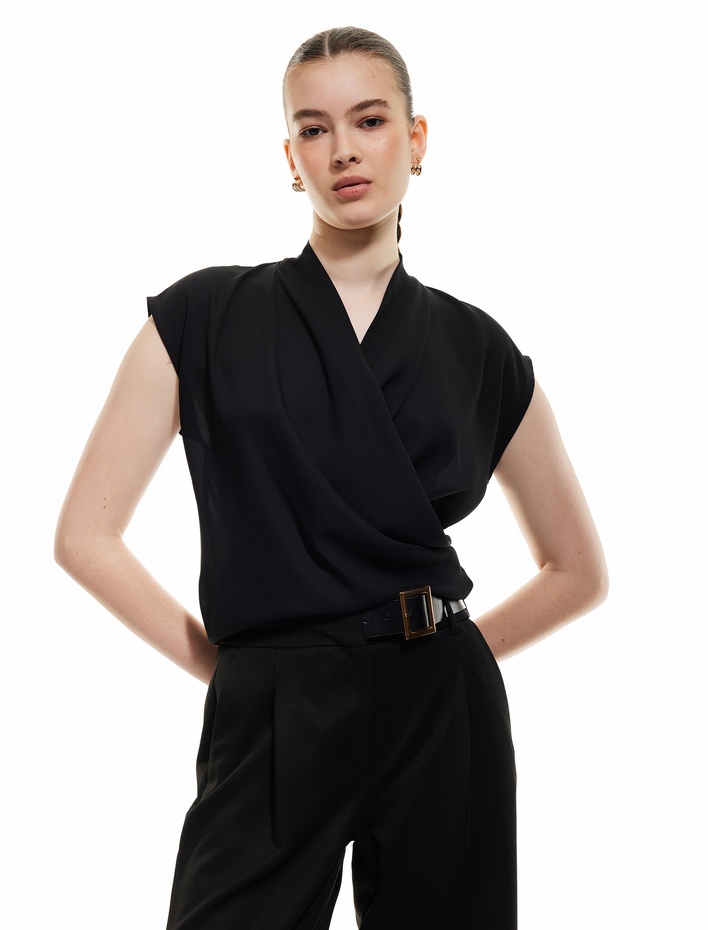  Krep Kumaş Drape Detaylı Kolsuz Kruvaze Bluz