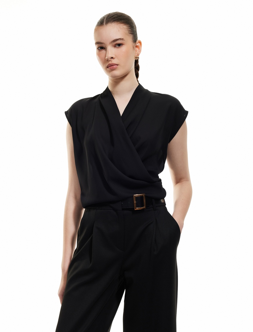   Krep Kumaş Drape Detaylı Kolsuz Kruvaze Bluz