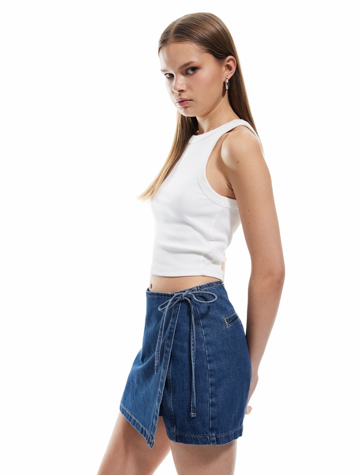  Pamuklu Bağlama Detaylı Mini Denim Şort Etek