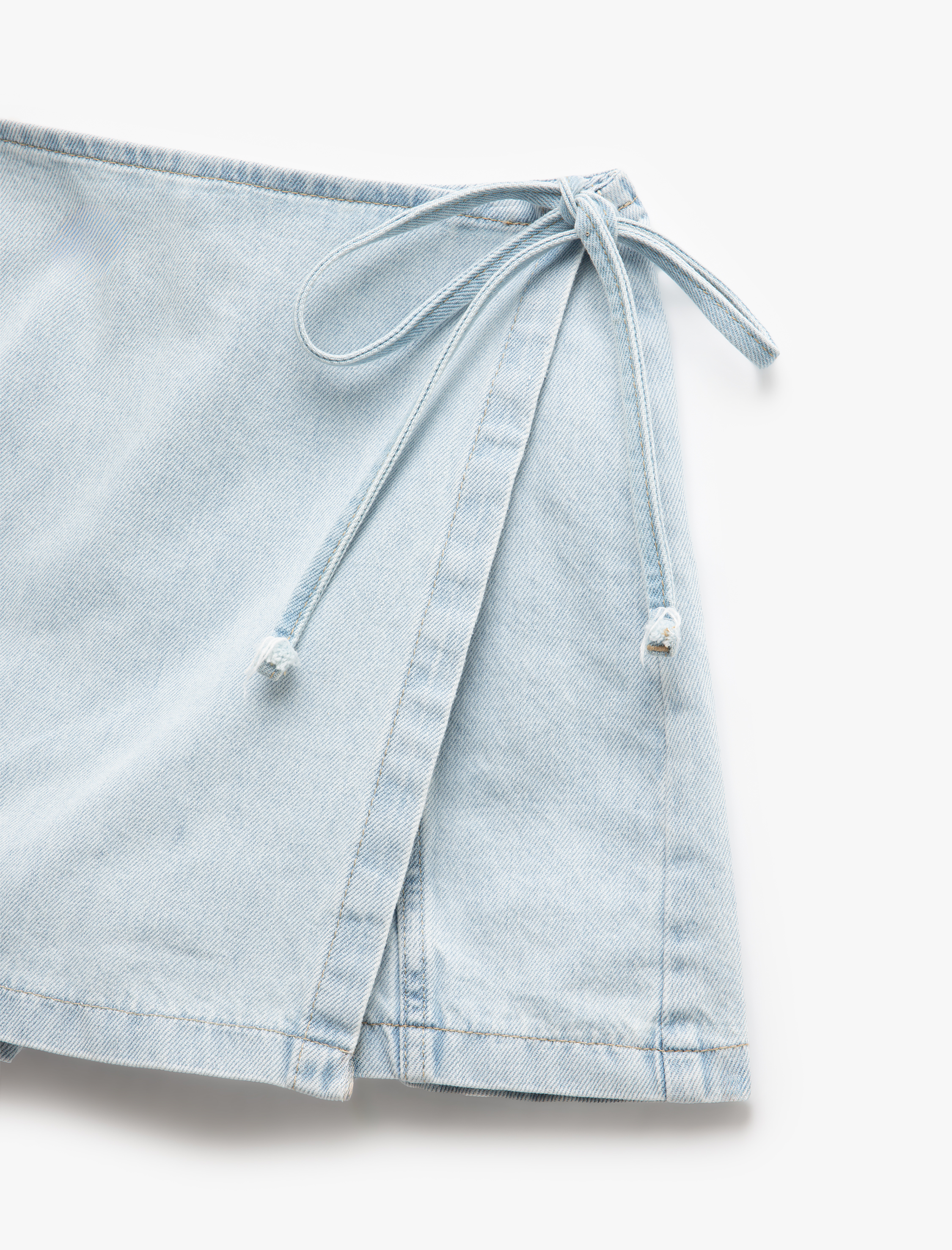   Pamuklu Bağlama Detaylı Mini Denim Şort Etek