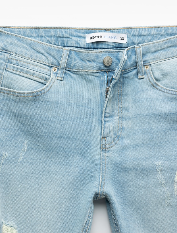 Slim Fit Pamuklu Katlamalı Paça Denim Şort_7