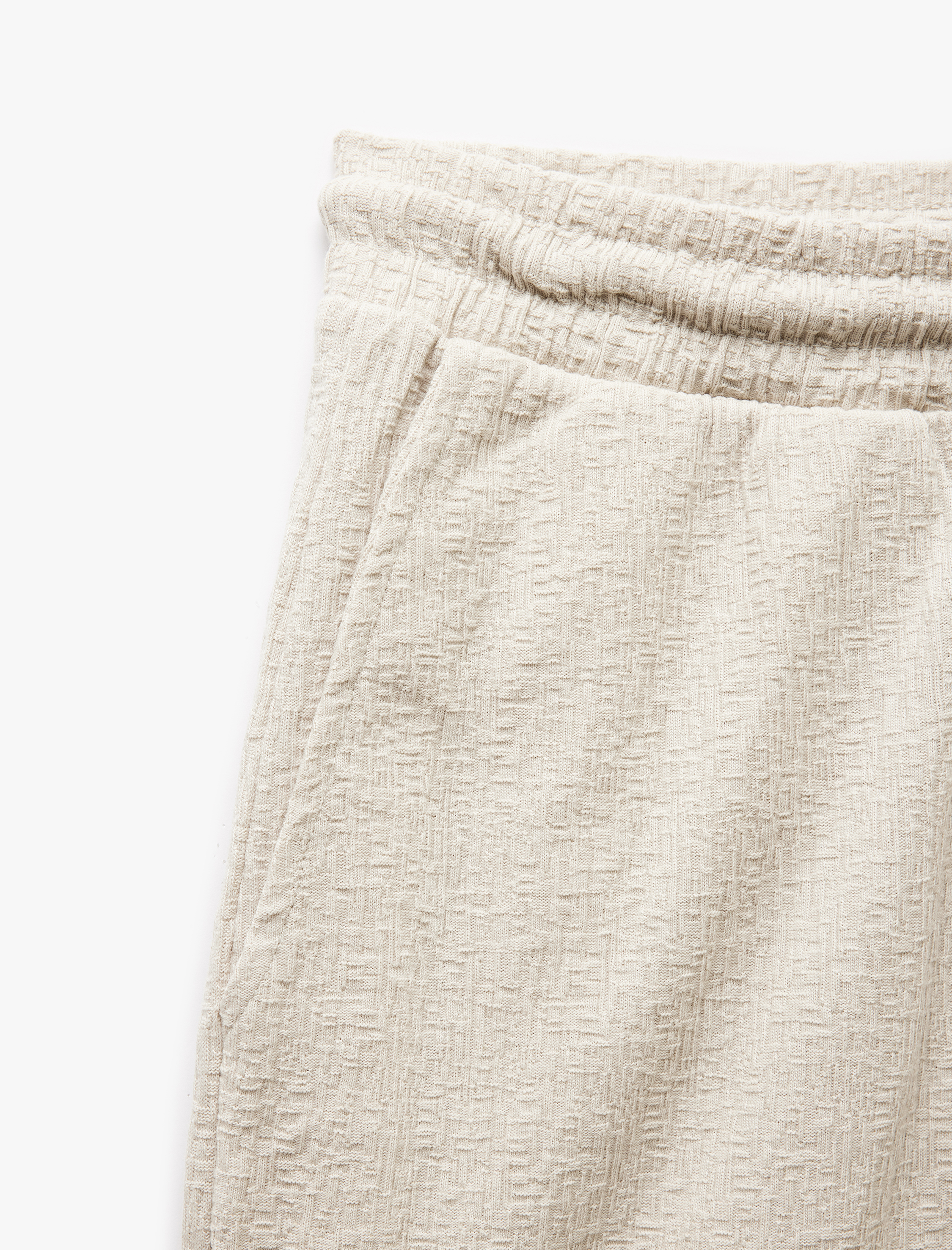   Cep Detaylı Jakarlı Bermuda Beli Bağcıklı Şort