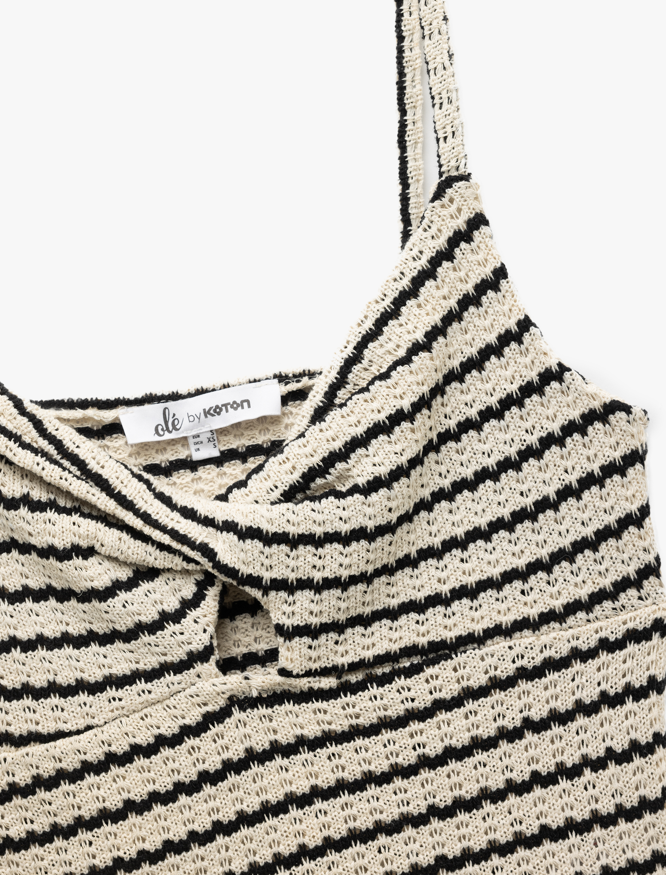 Ekru V Yaka Çizgili Örgü Pencere Detaylı İp Askılı Kroşe Üst