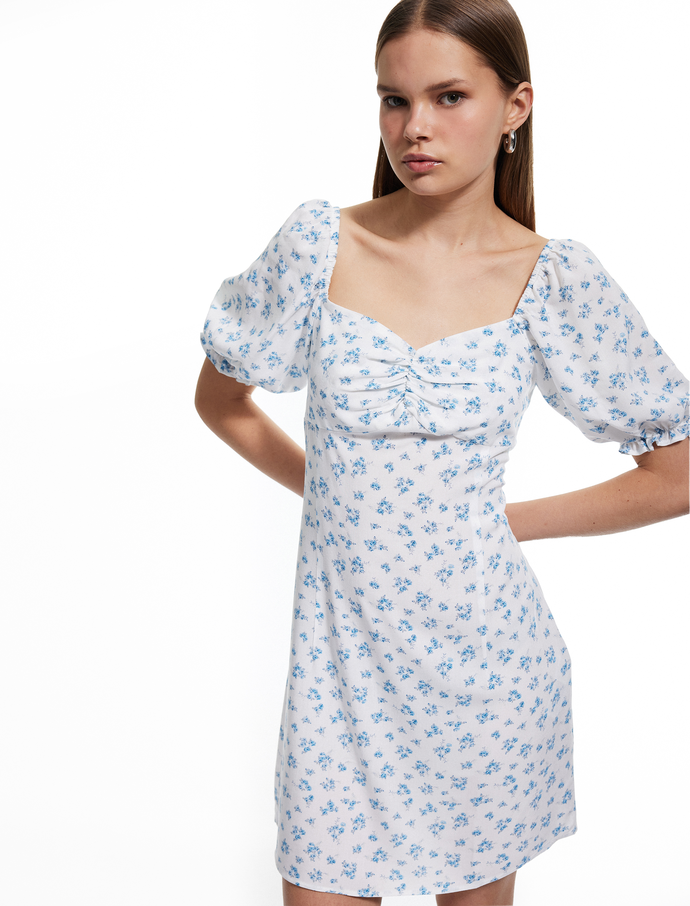   Viskon Kalp Yaka Balon Kol A Kesim Slim Fit Mini Çiçekli Elbise